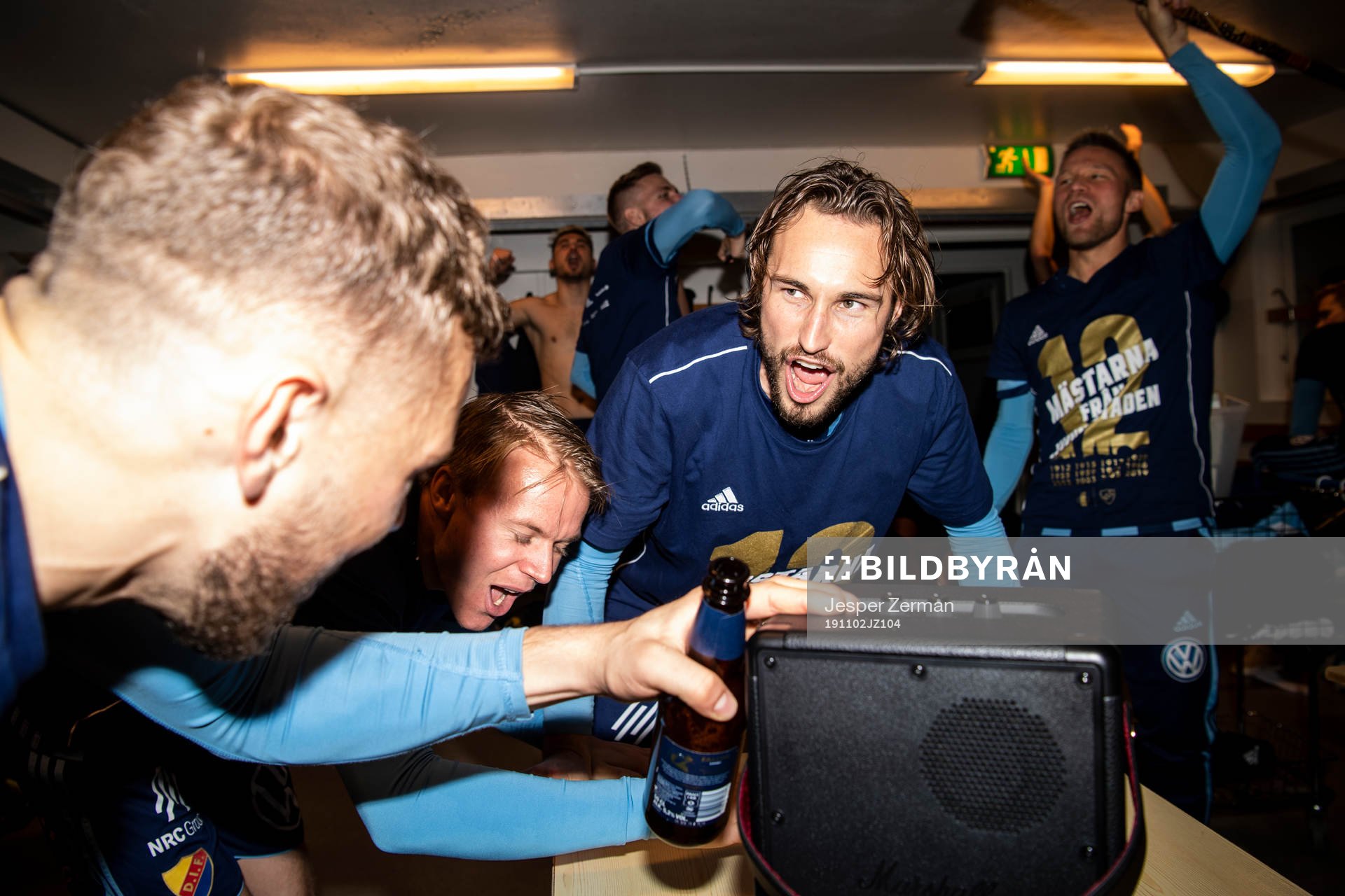 Djurgårdens Kevin Walker jublar i omklädningsrummet