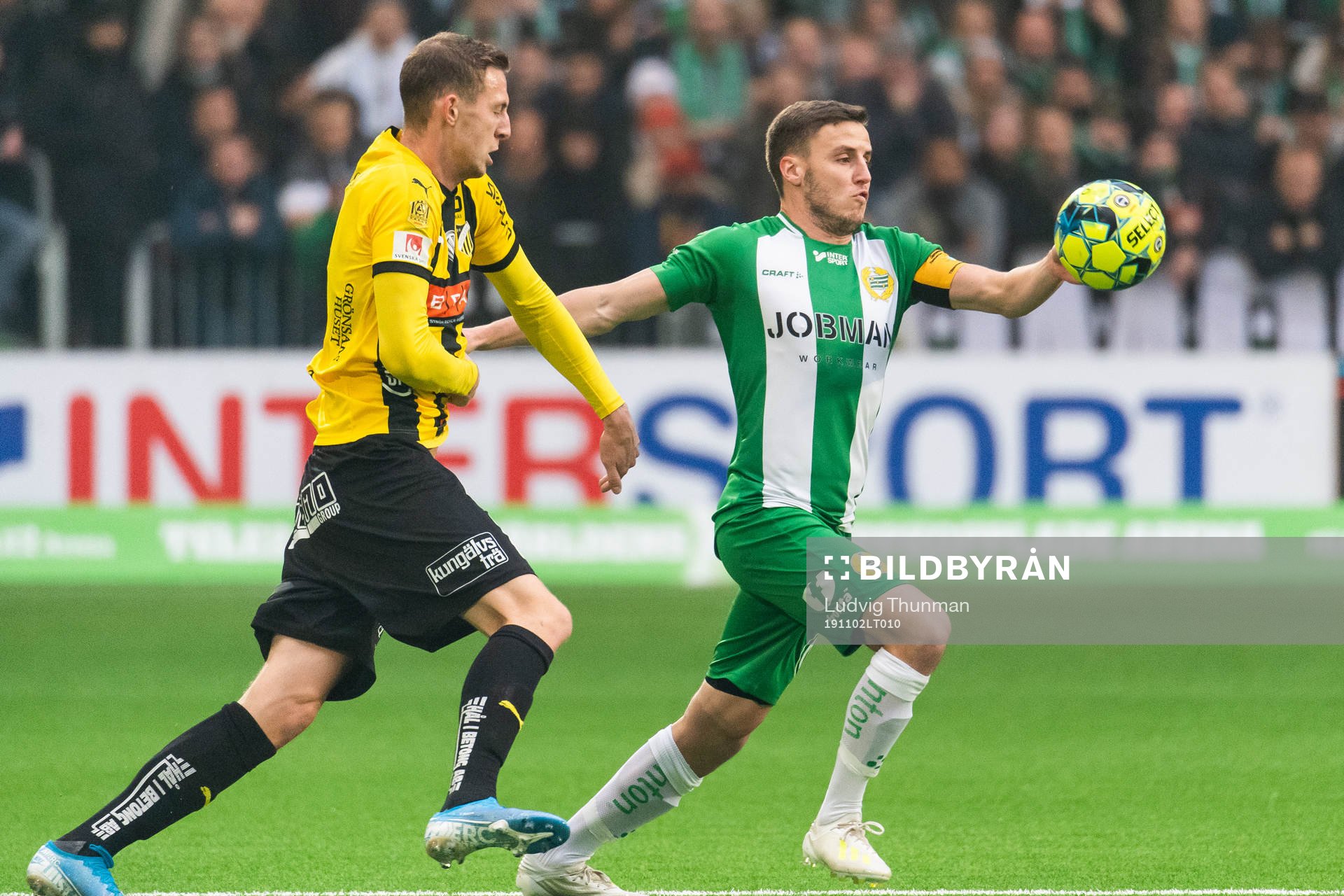 Hammarbys Jeppe Andersen jagas av Häckens Gustaf Nilsson