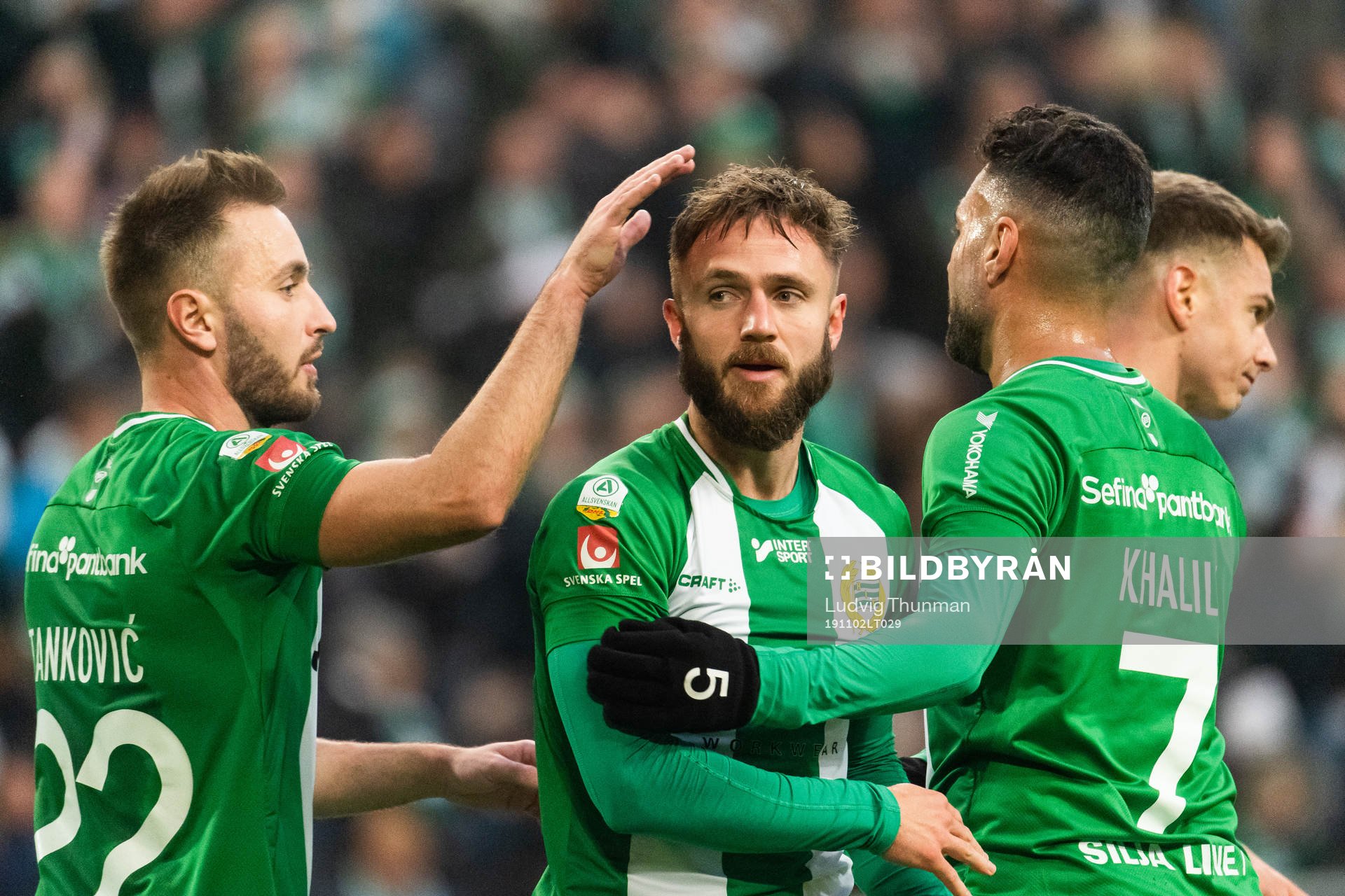 Hammarbys Mats Solheim jublar med lagkamrater