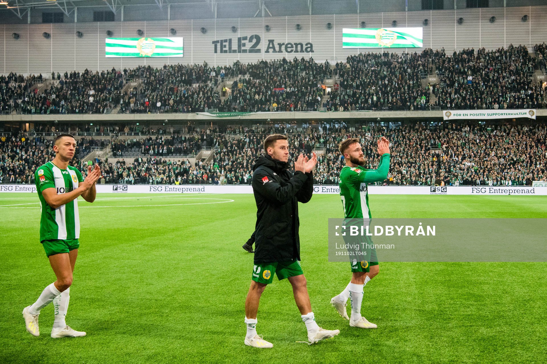 Hammarbys Nikola Djurdjic och Mats Solheim tackar publiken