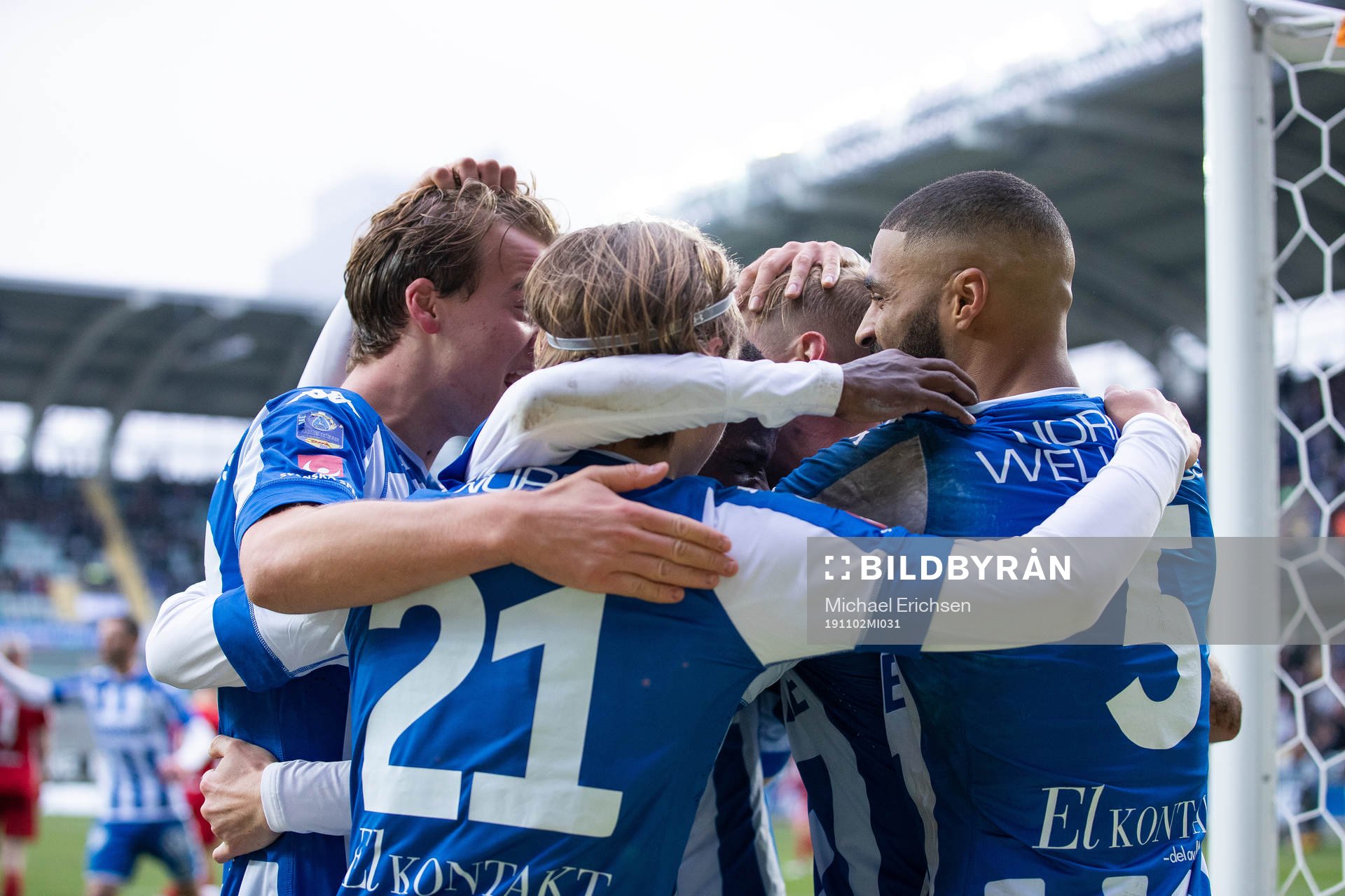 IFK Göteborgs Sebastian Eriksson jublar med lagkamrater
