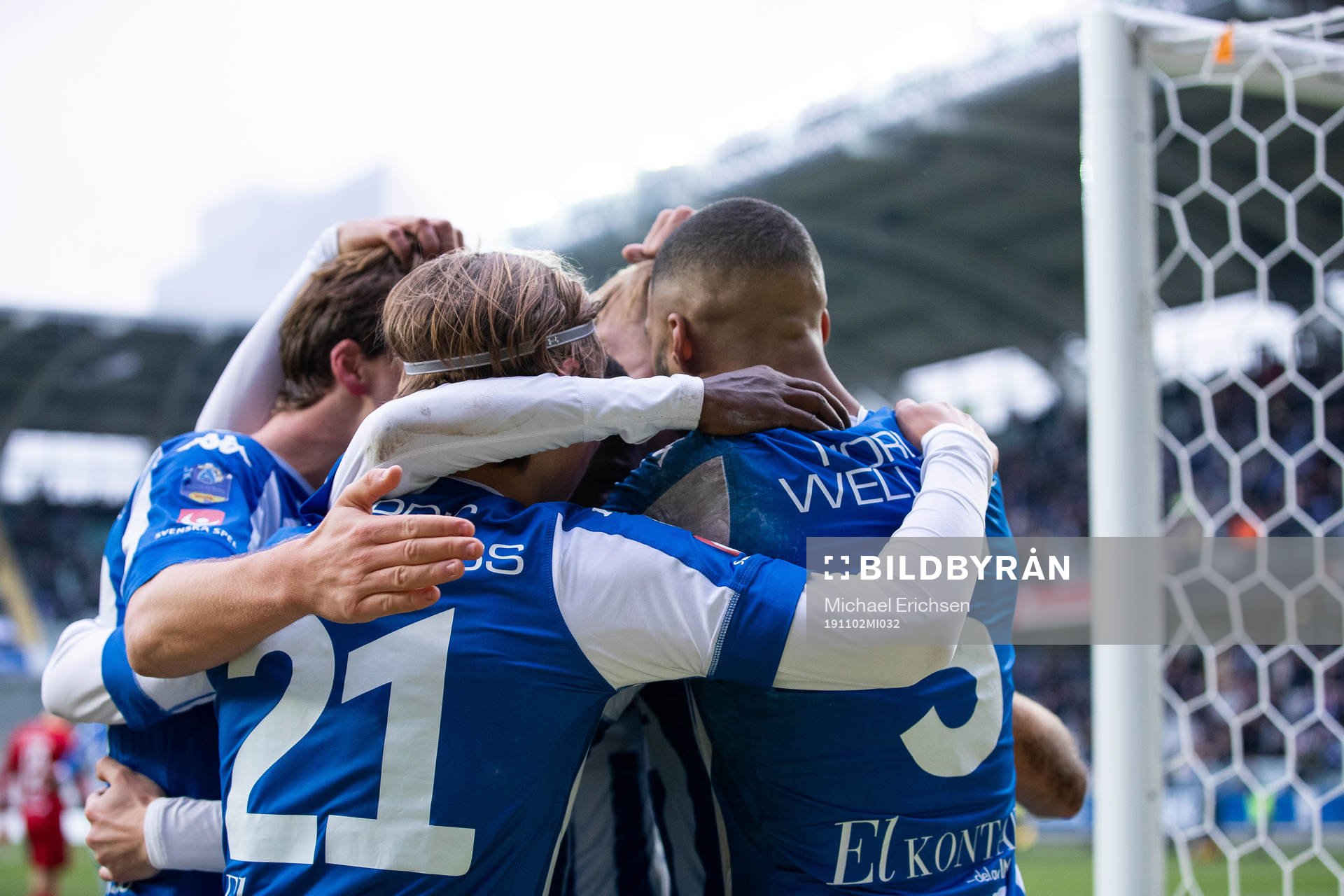 IFK Göteborgs Sebastian Eriksson jublar med lagkamrater