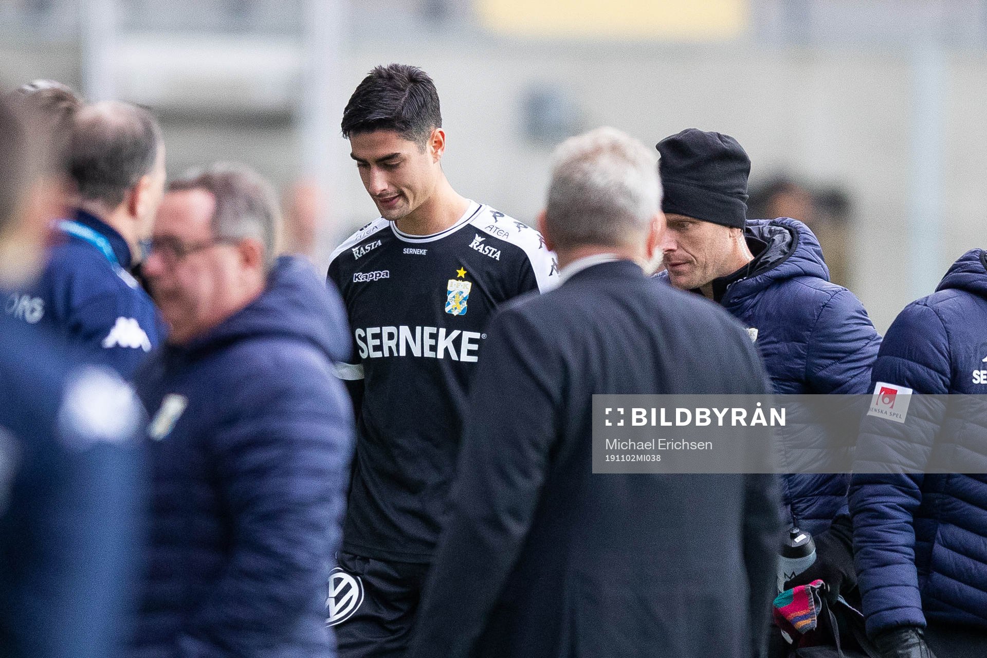 IFK Göteborgs målvakt Tom Amos tvingas byta kort