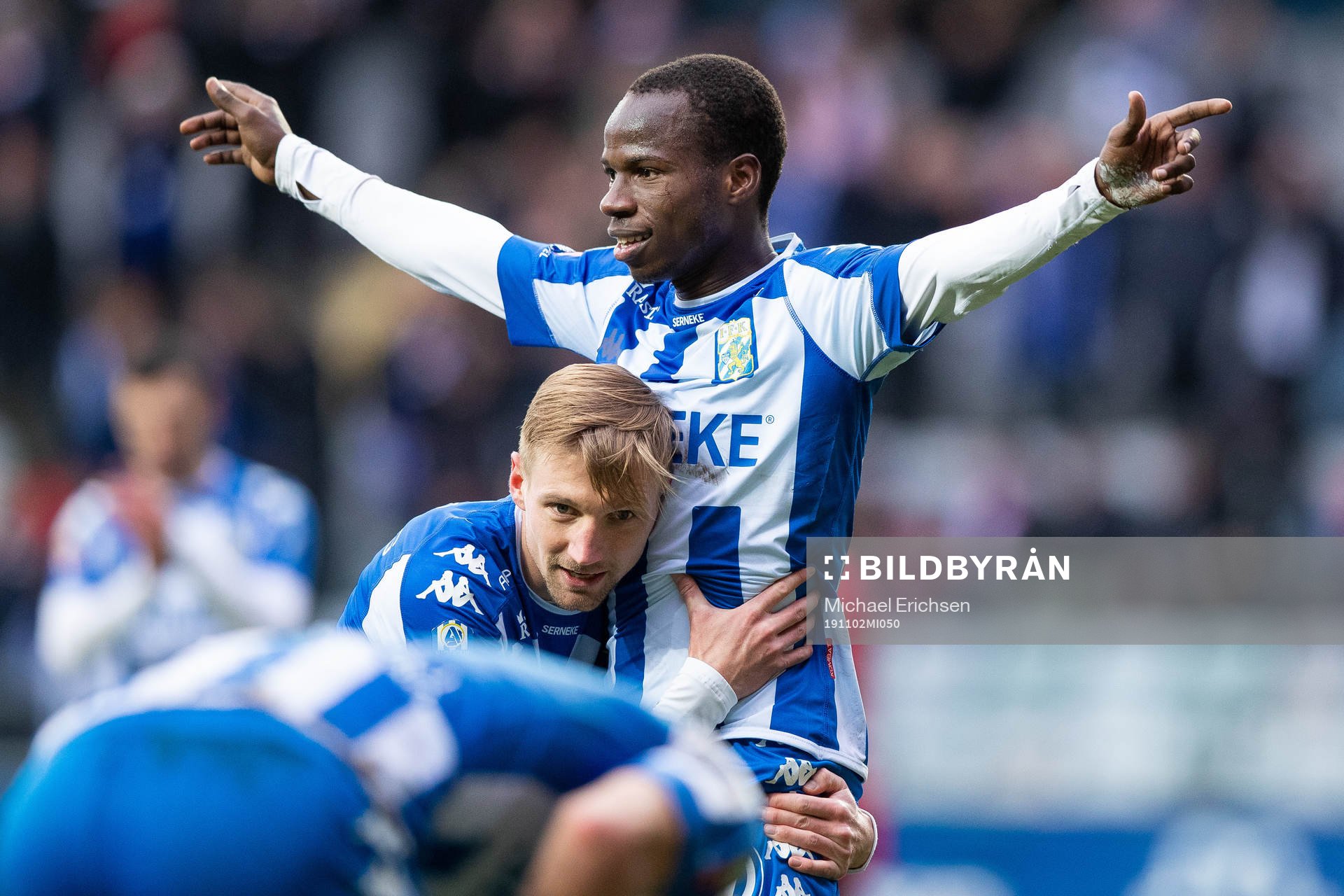 IFK Göteborgs Alhassan Yusuf Abdullahi jublar ihop med