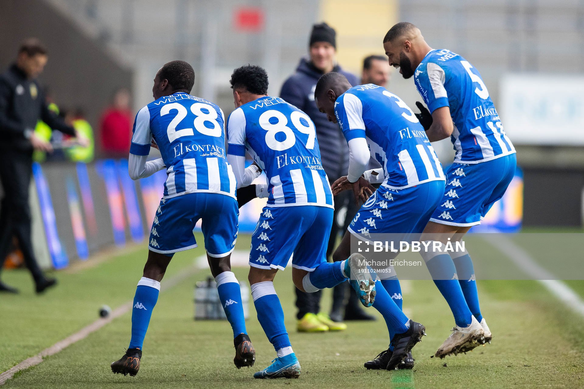 IFK Göteborgs Alhassan Yusuf Abdullahi jublar ihop med