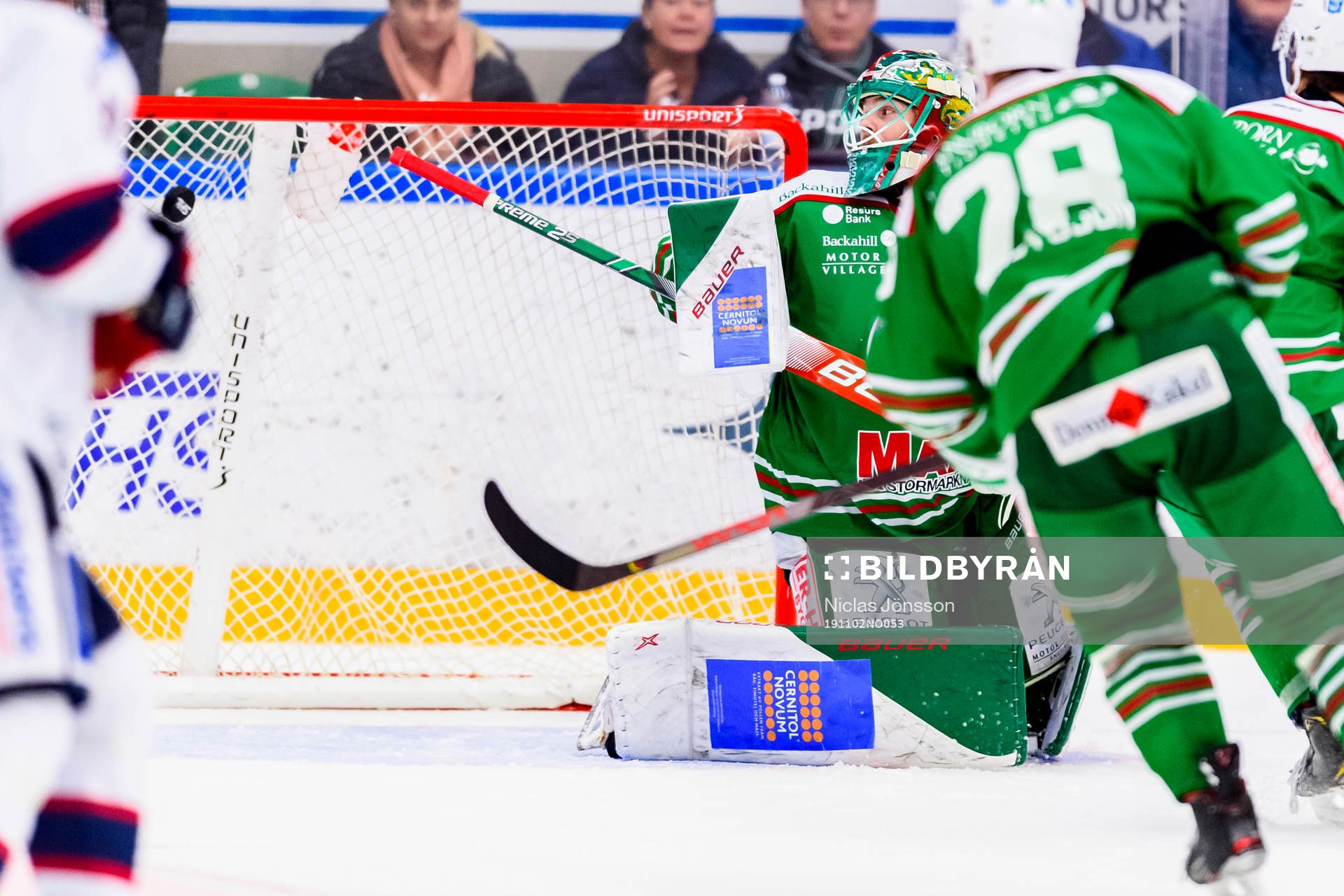 Rögles målvakt Christoffer Rifalk släpper in 2-3 pucken