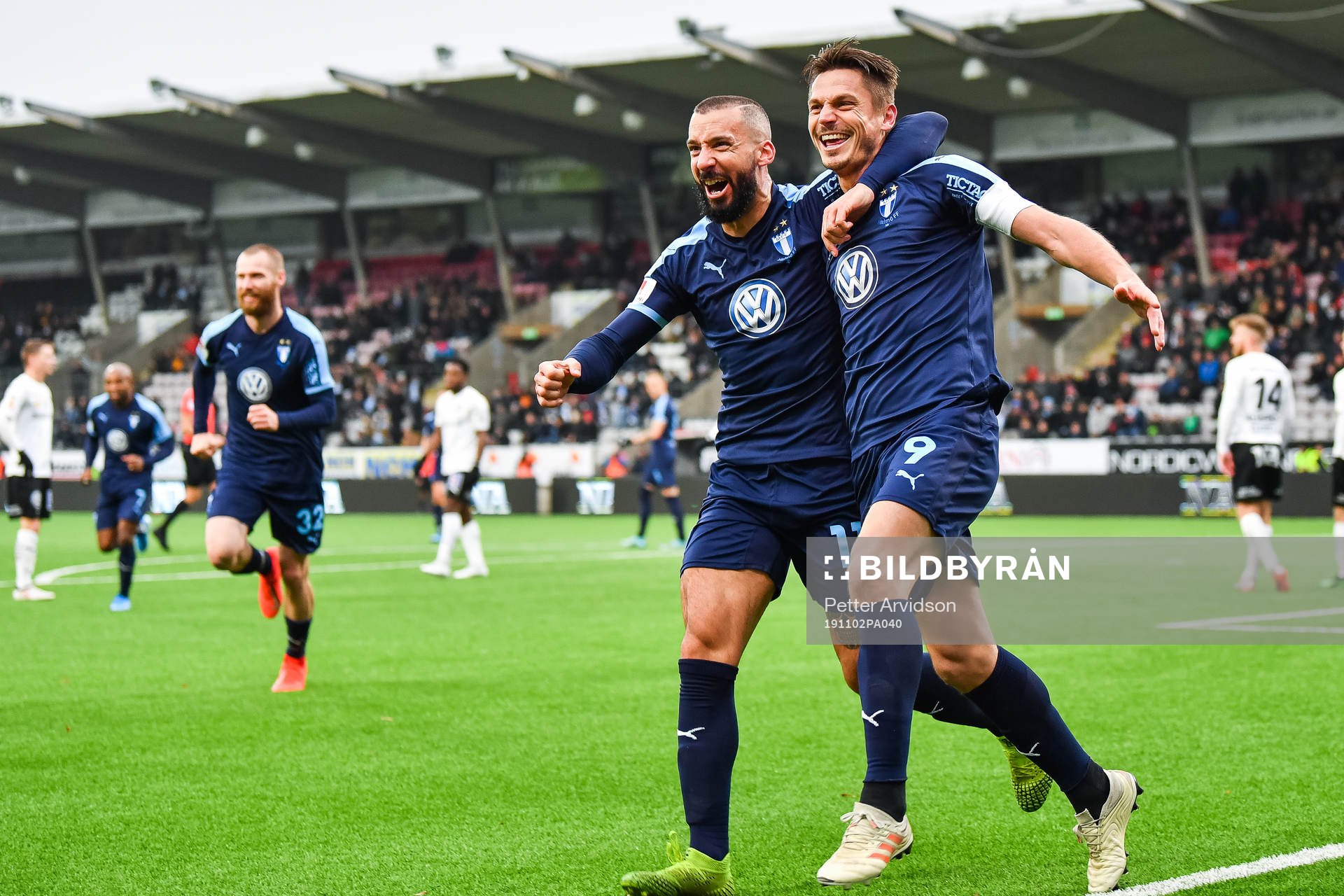 Malmö FFs Guillermo Molins och Markus Rosenberg jublar