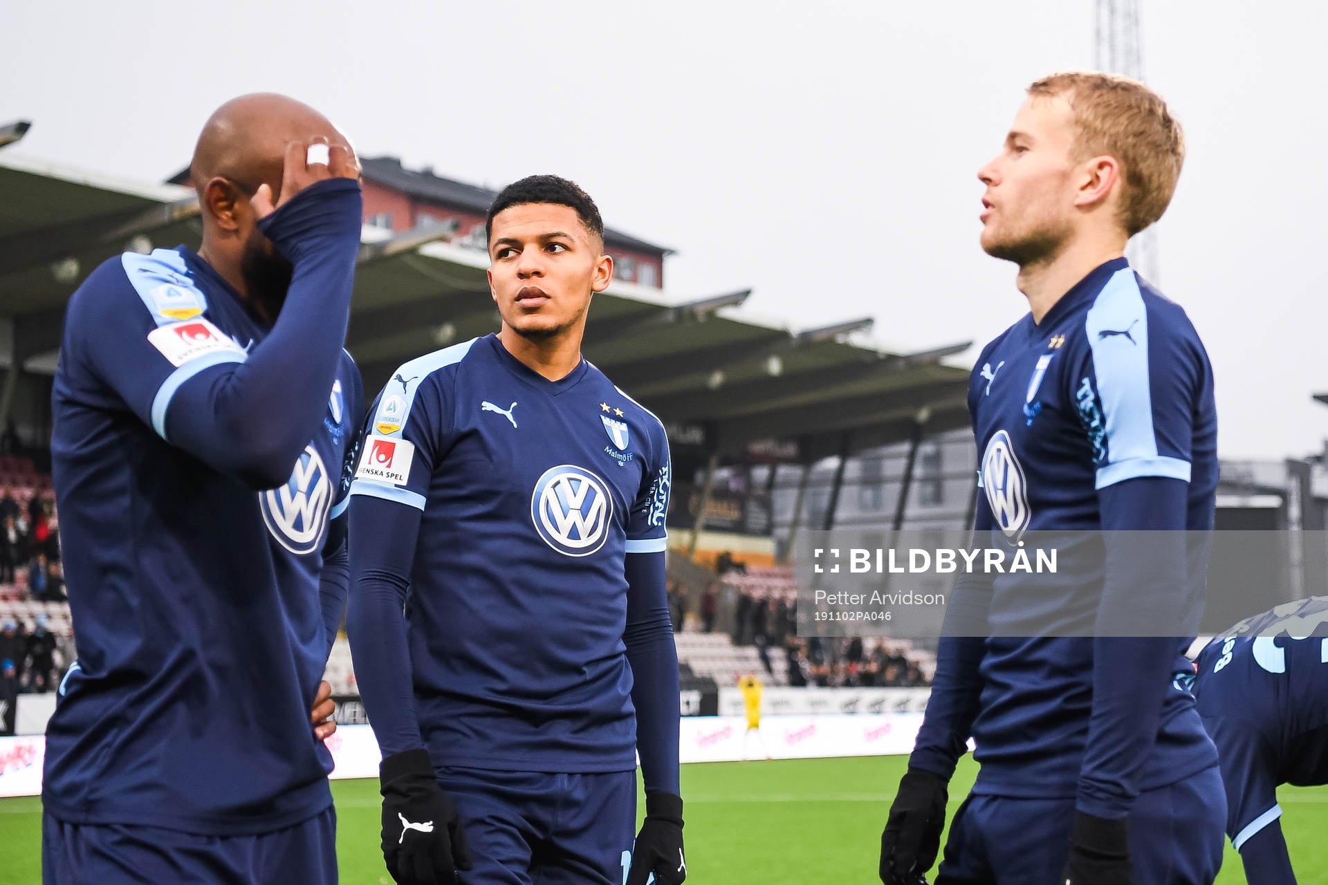 Malmö FFs Romain Gall och Oscar Lewicki deppar