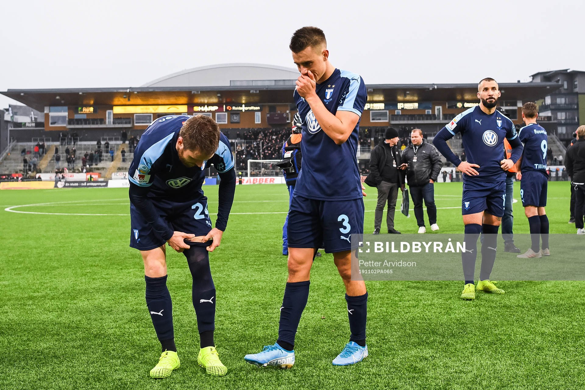 Malmö FFs Lasse Nielsen och Jonas Knudsen deppar