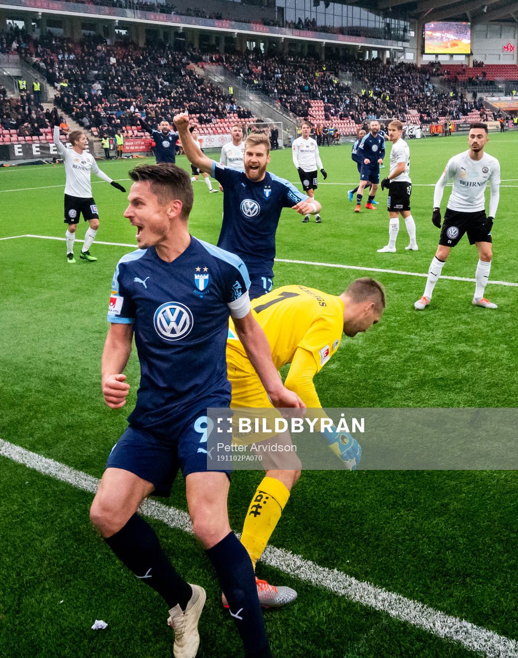Malmö FFs Markus Rosenberg jublar ihop med Rasmus Bengtsson