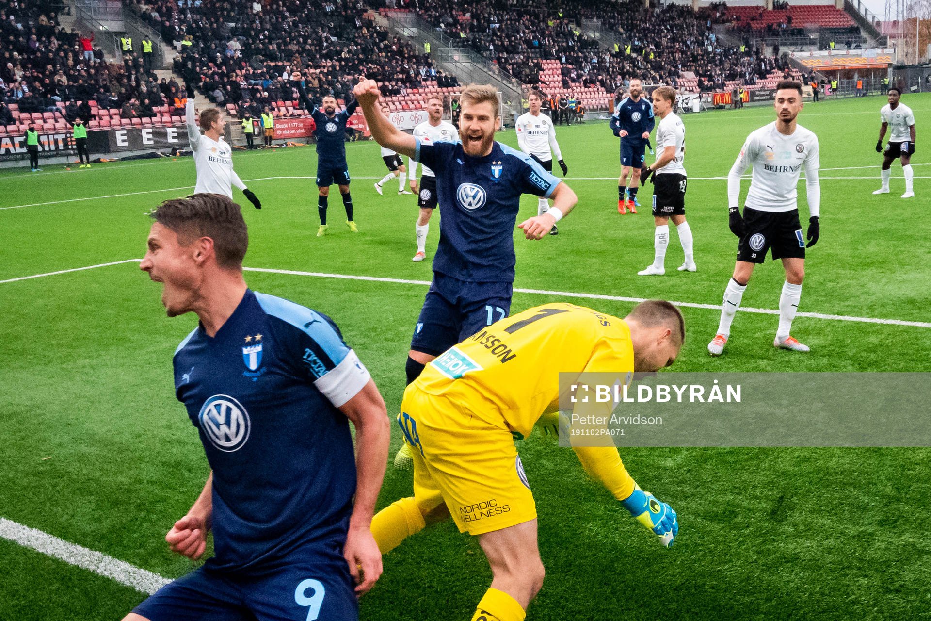 Malmö FFs Markus Rosenberg jublar ihop med Rasmus Bengtsson