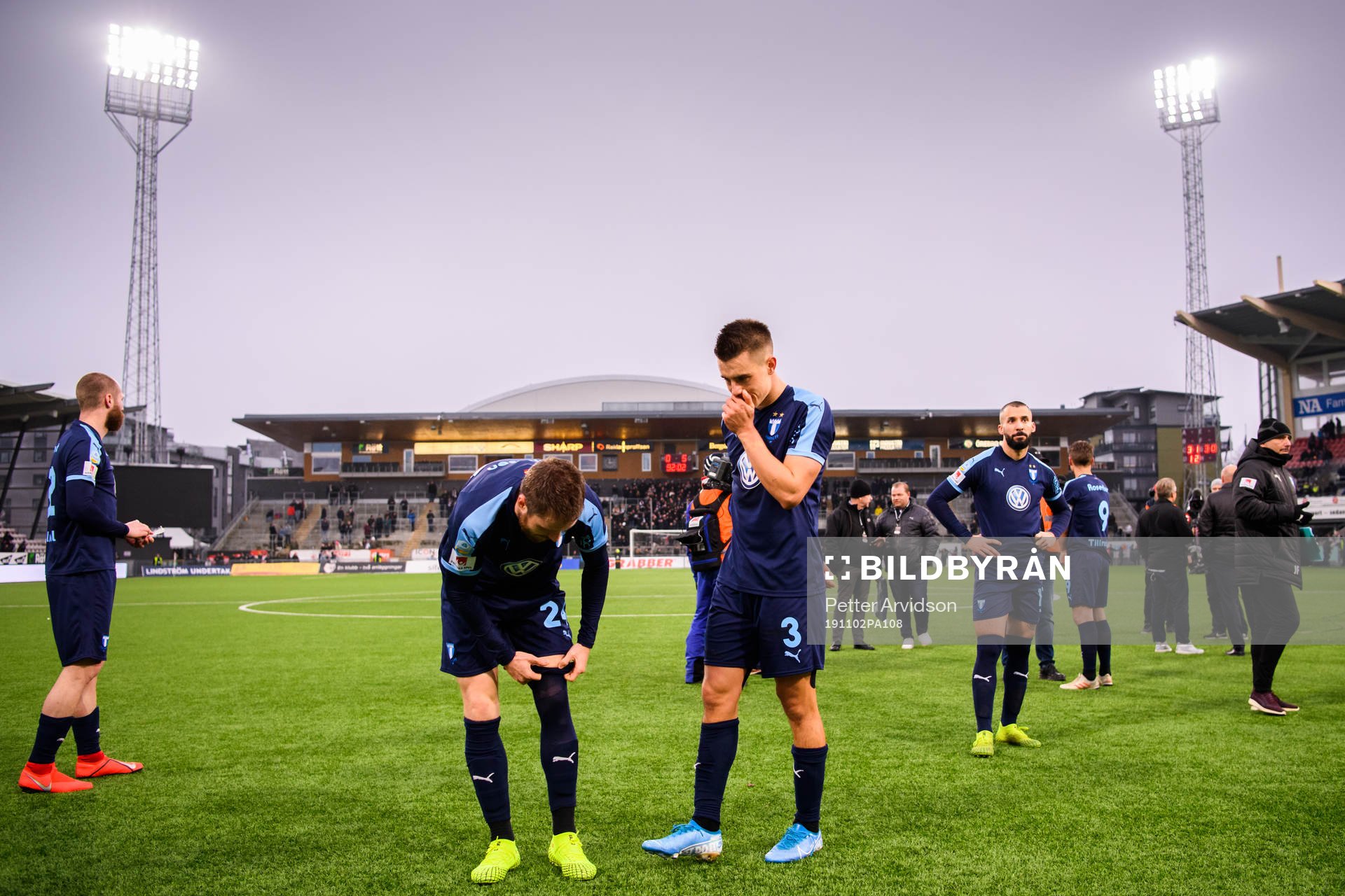 Malmö FFs Lasse Nielsen och Jonas Knudsen deppar