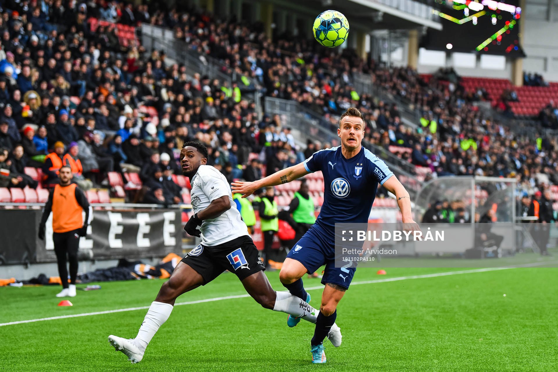 Örebros Kevin Wright och Malmö FFs Eric Larsson