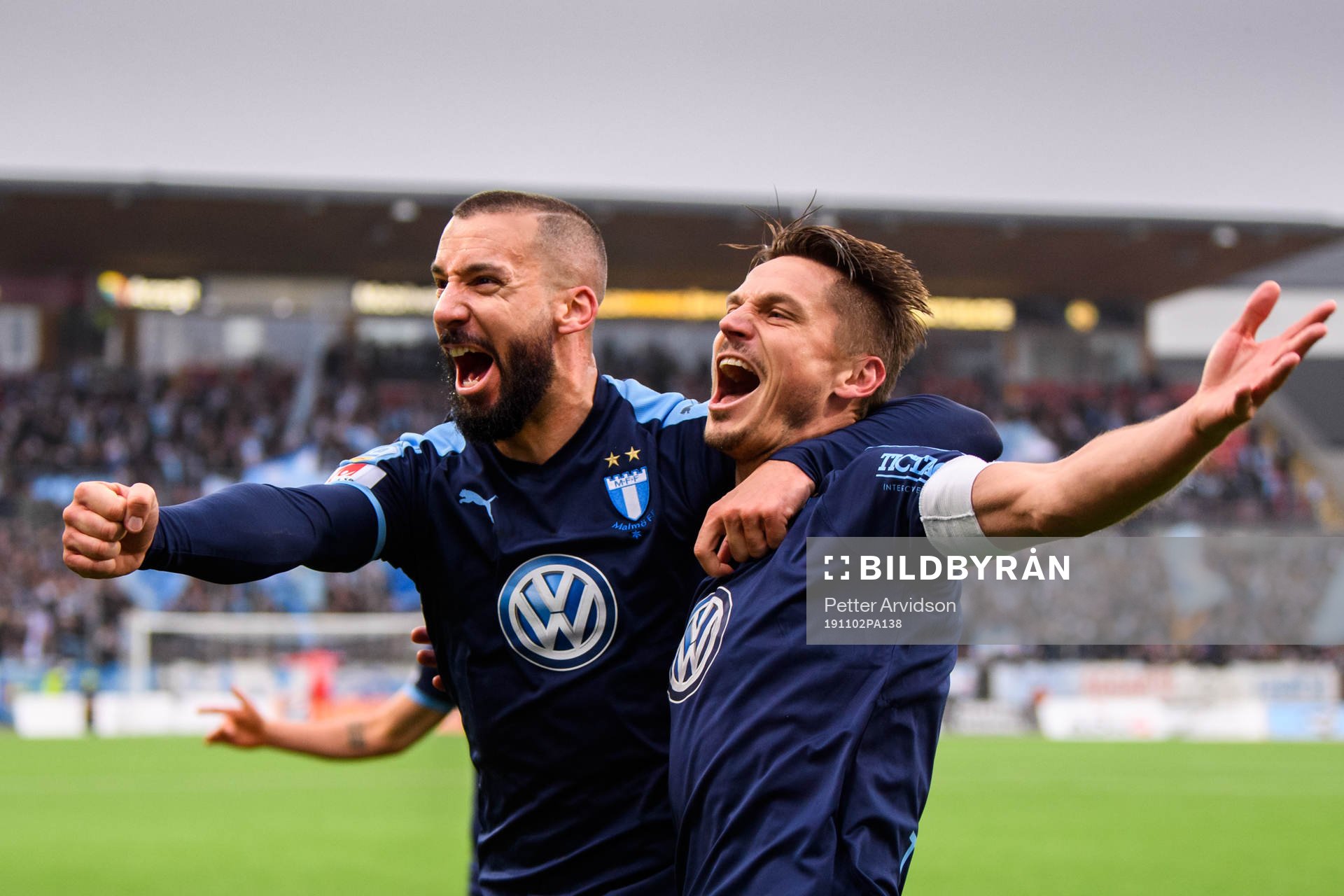 Malmö FFs Markus Rosenberg jublar ihop med Guillermo Molins