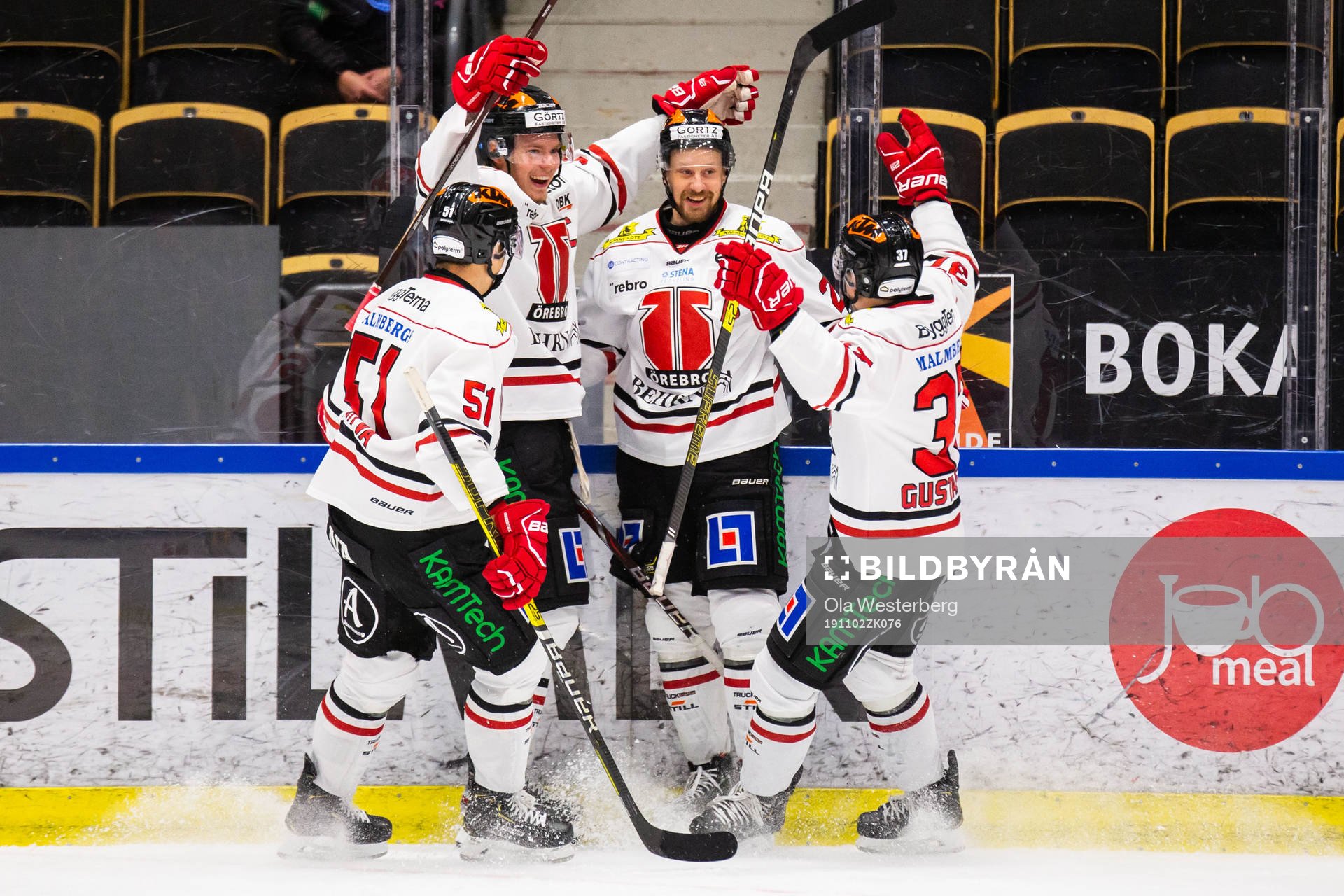 Örebros Marcus Weinstock och Glenn Gustafsson jublar med