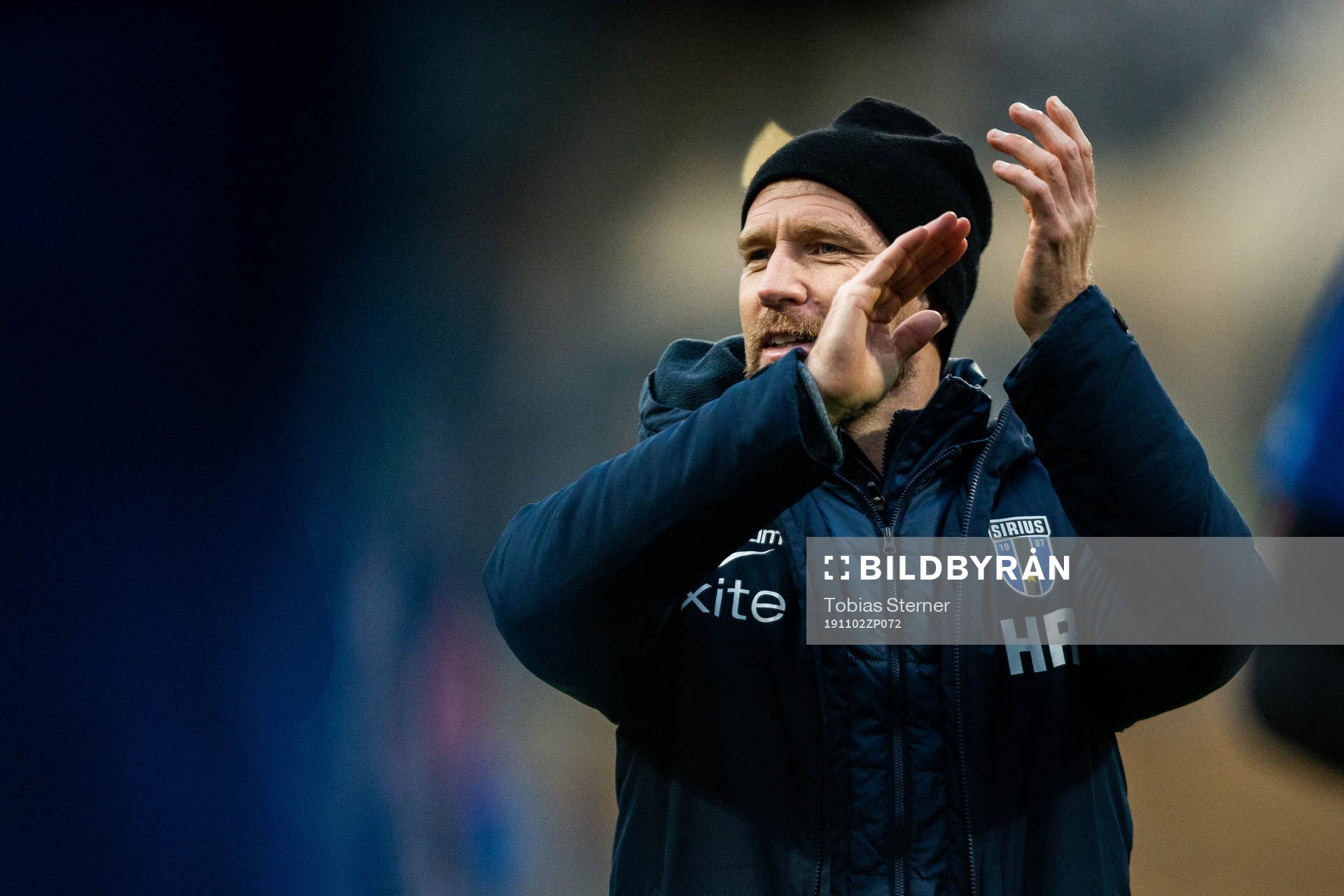 Sirius tränare Henrik Rydström jublar