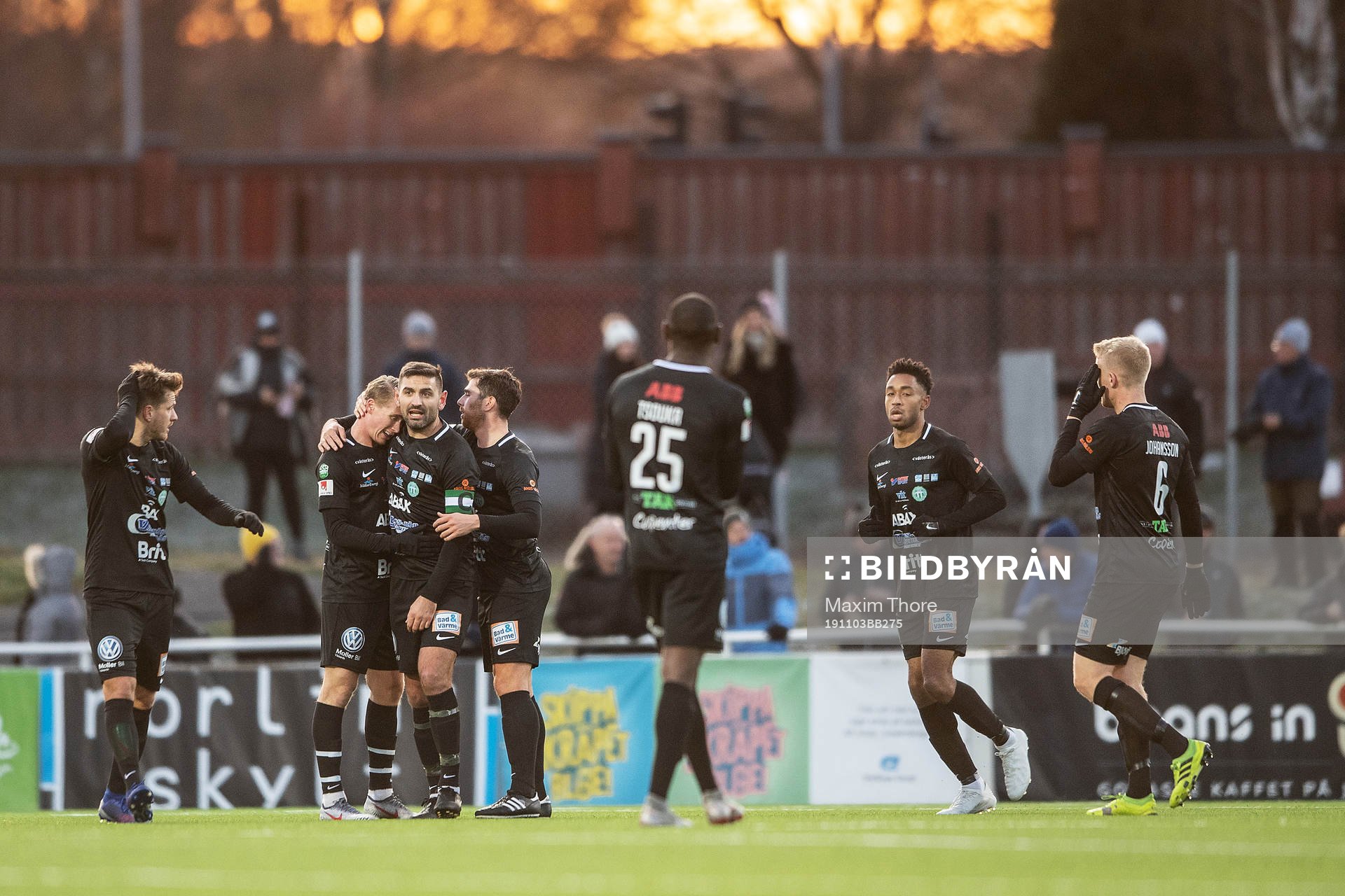 Västerås Emil Skogh jublar