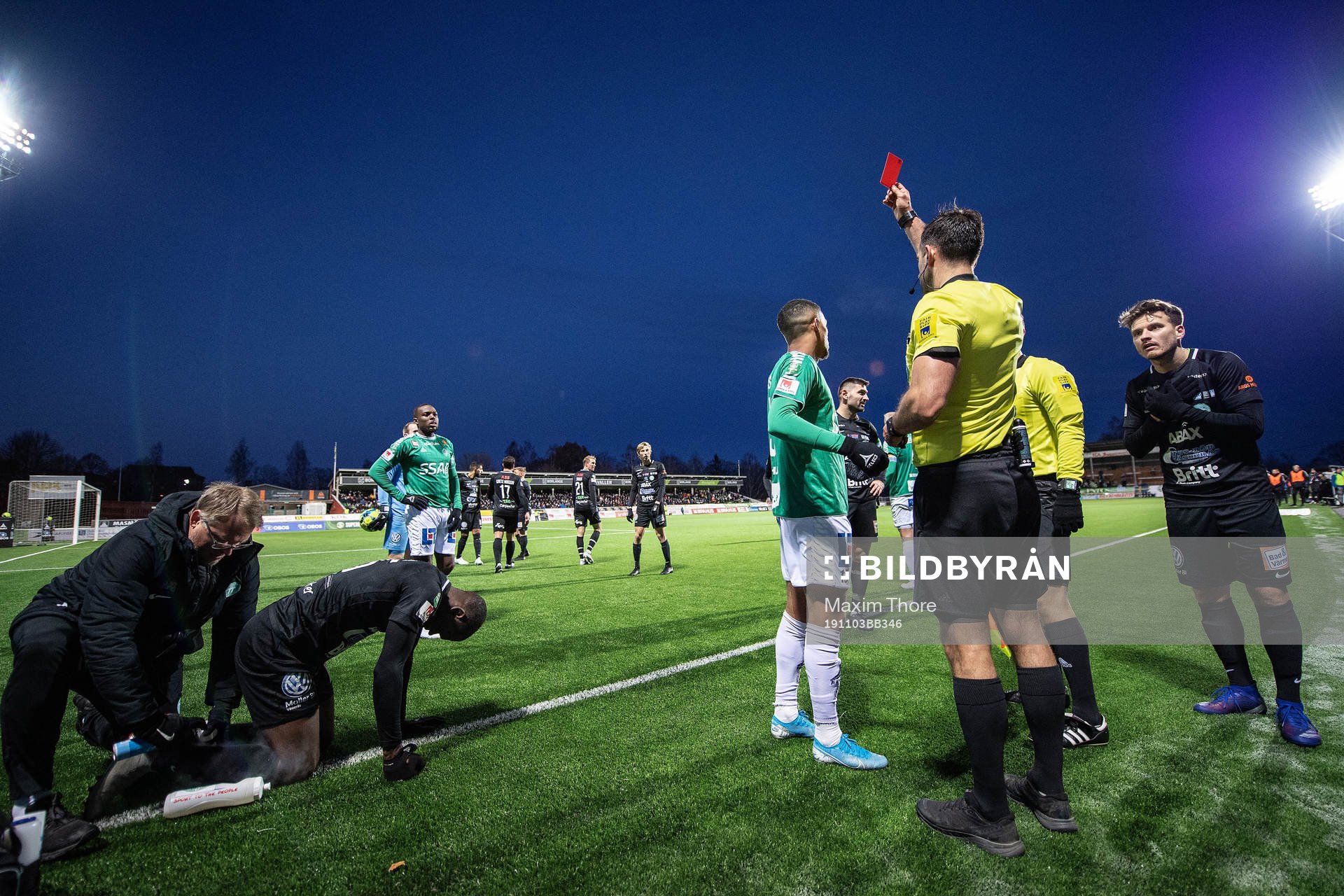 Brages Jonathan Morsay tilldelas ett rött kort
