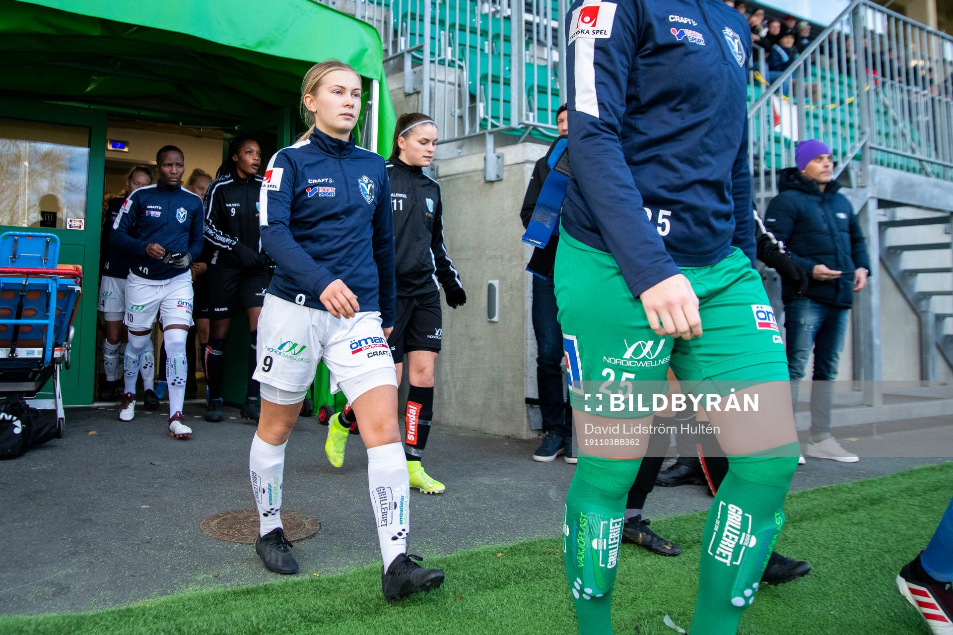 Växjös Vera Arvidsson går in på planen