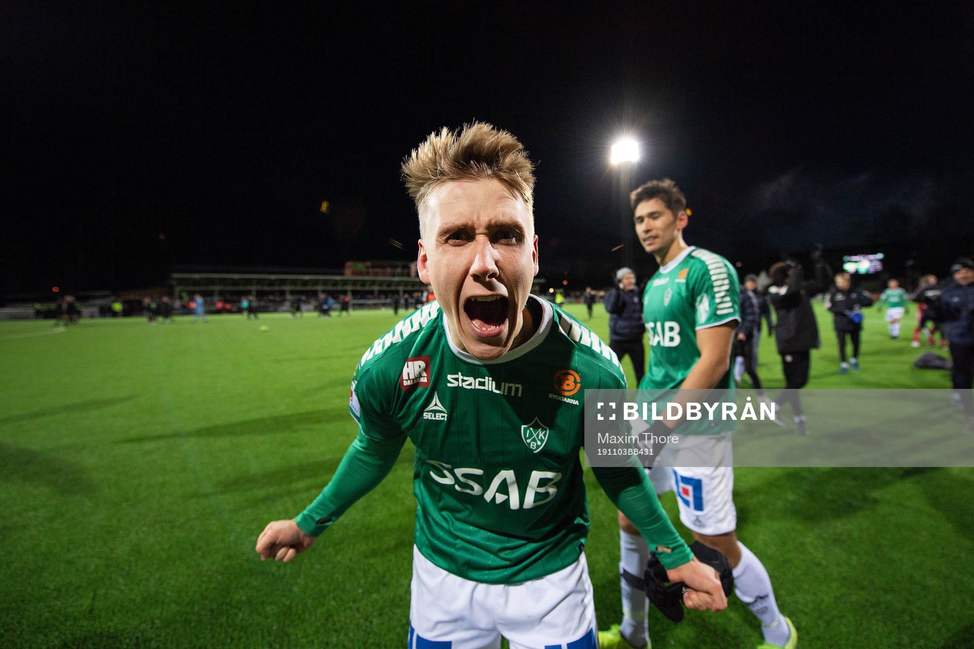 Brages Bjarni Mark Antonsson Duffield jublar efter fotbollsmatchen i Superettan mellan Brage och Västerås den 3 november 2019 i Borlänge.