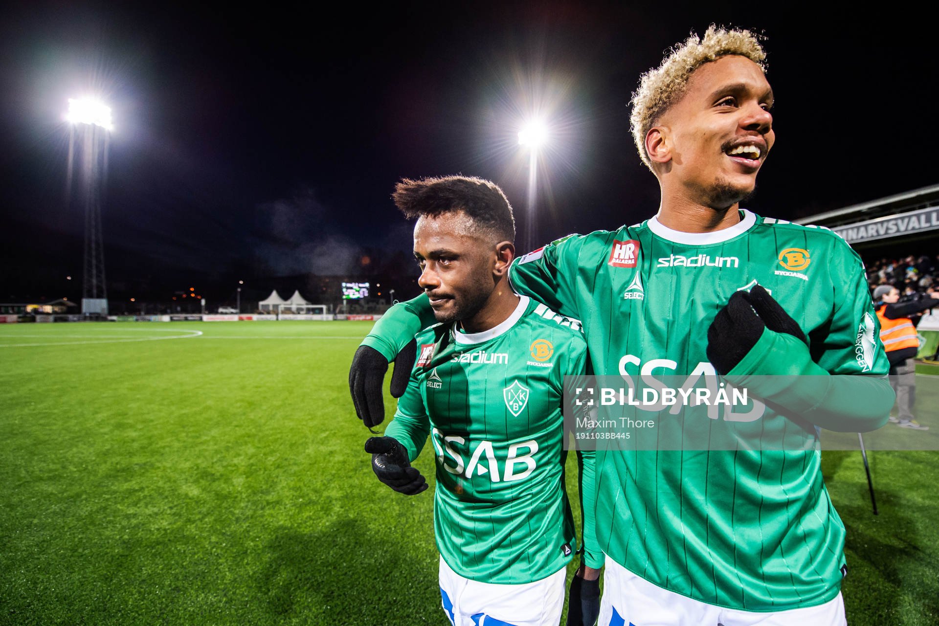 Brages Kristian Andersen och Seth Kanteh Hellberg  jublar