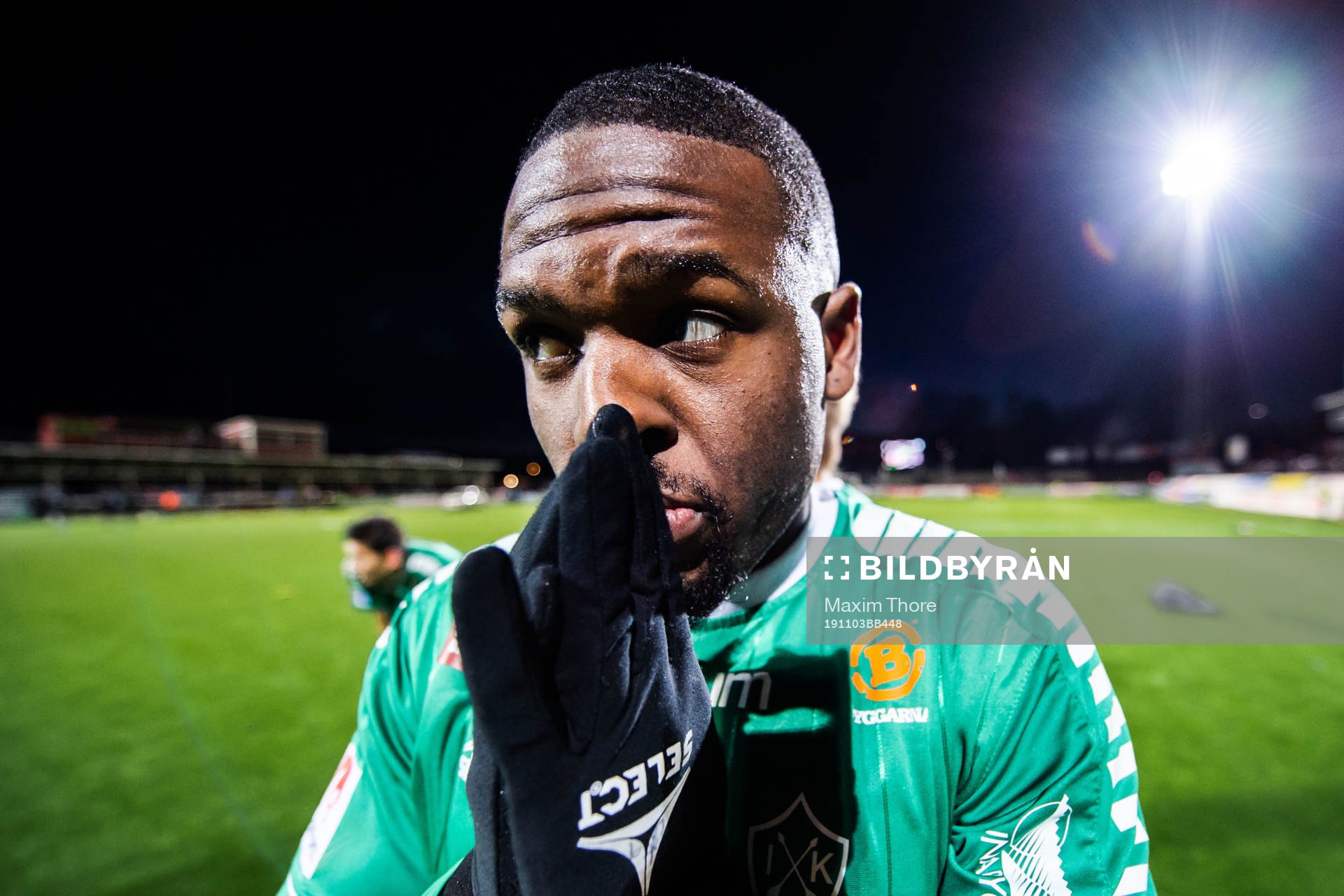 Brages Christian Kouakou jublar efter fotbollsmatchen i Superettan mellan Brage och Västerås den 3 november 2019 i Borlänge.