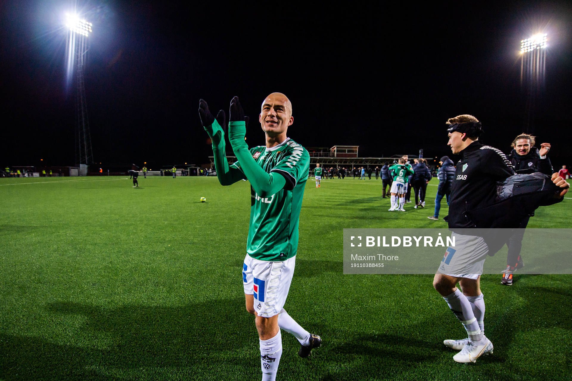 Brages Carlos Garcia Ambrosiani jublar efter fotbollsmatchen i Superettan mellan Brage och Västerås den 3 november 2019 i Borlänge.