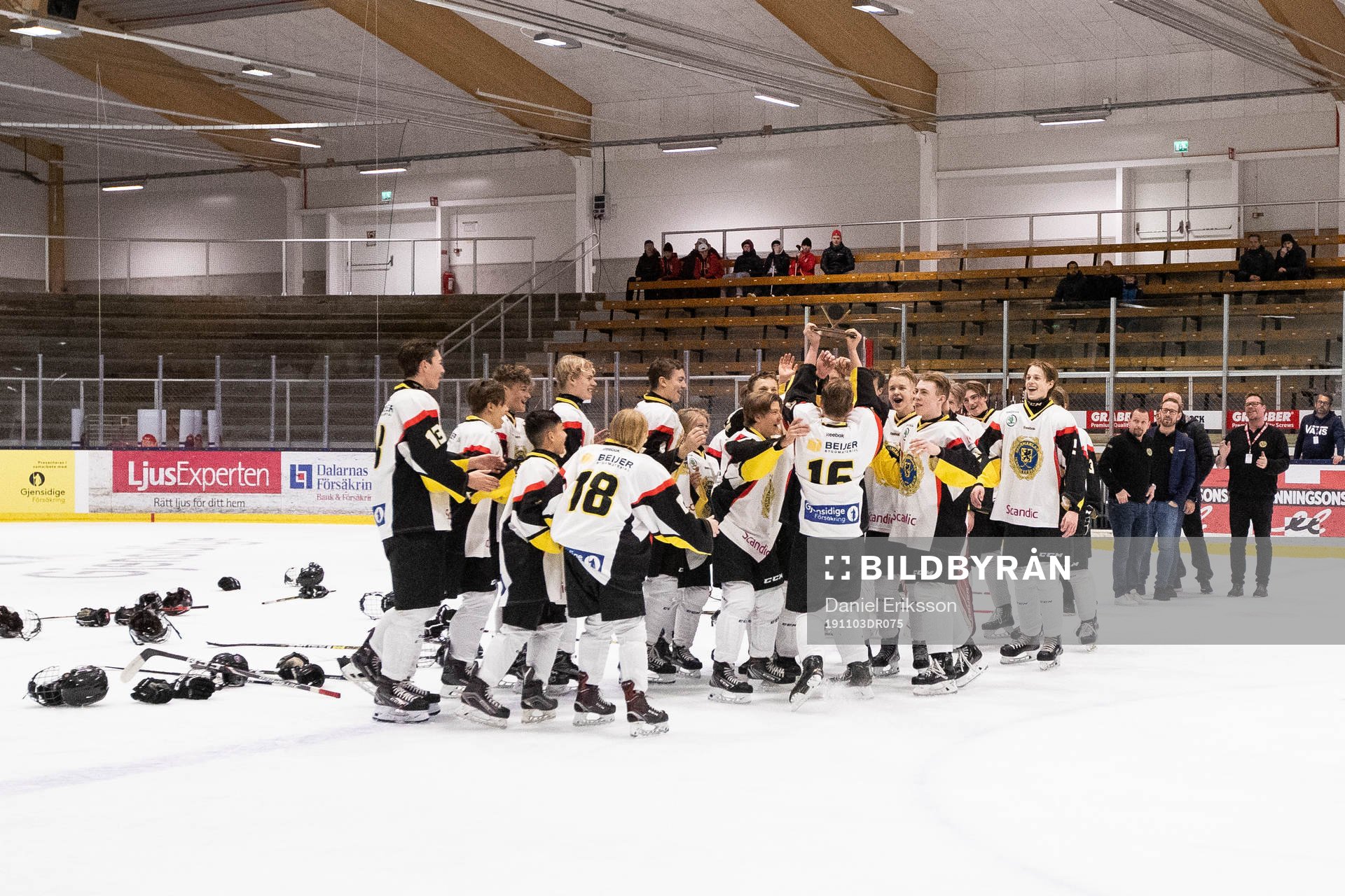 Södermanlands spelarna jublar