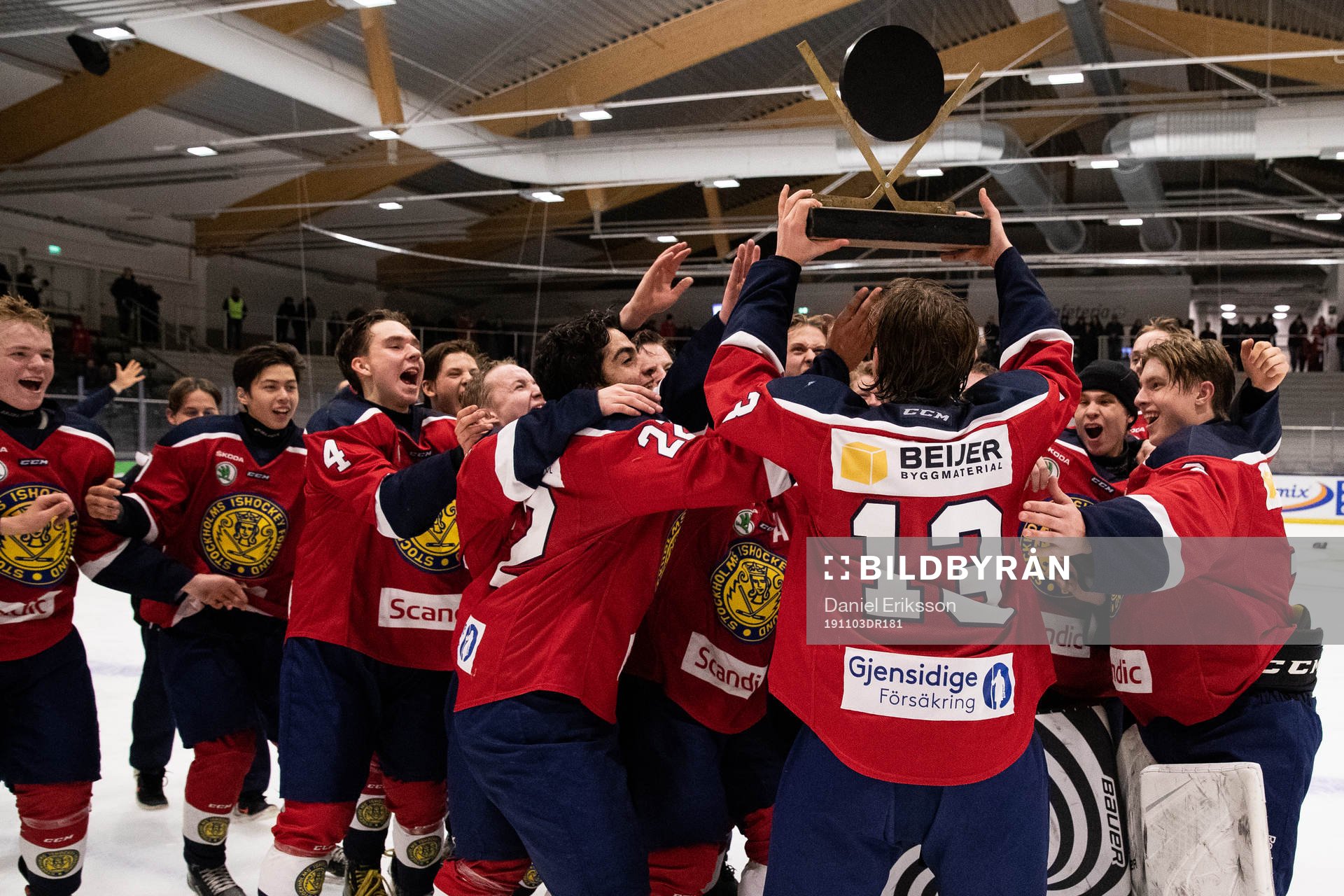 Stockholm Nords spelare jublar