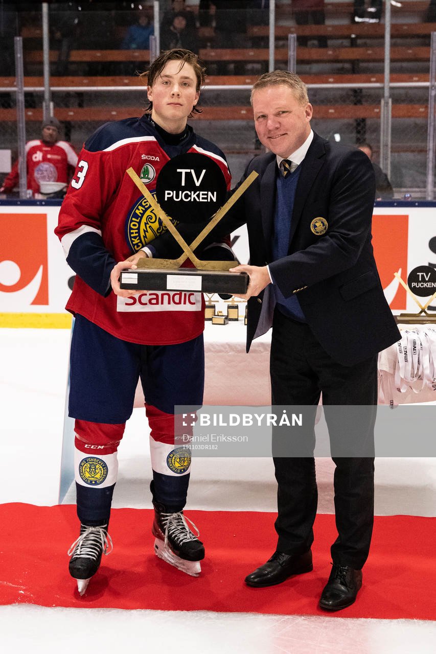 Stockholm Nords Edgar Svennberg Berger med pokalen