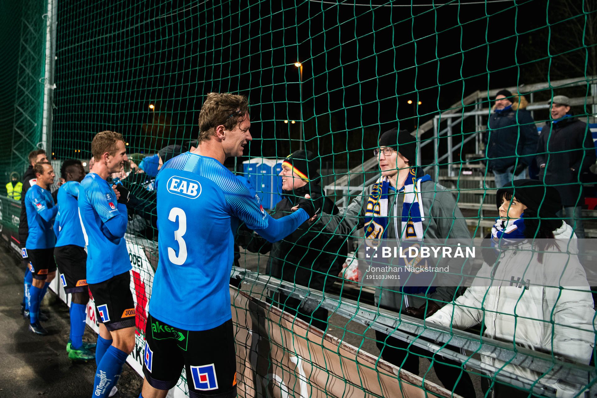 Halmstads spelare tackar supportrar