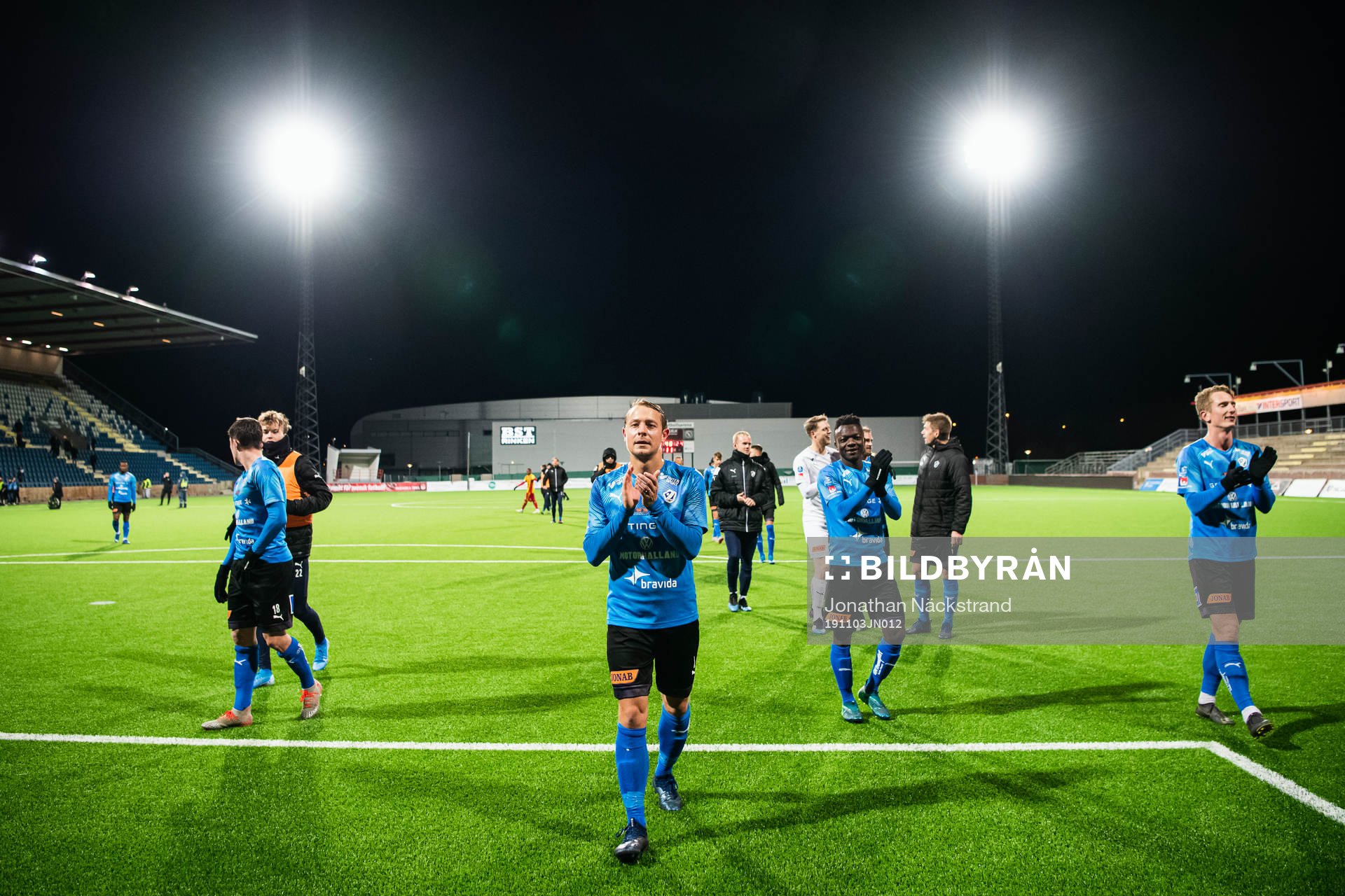 Halmstads spelare tackar supportrar