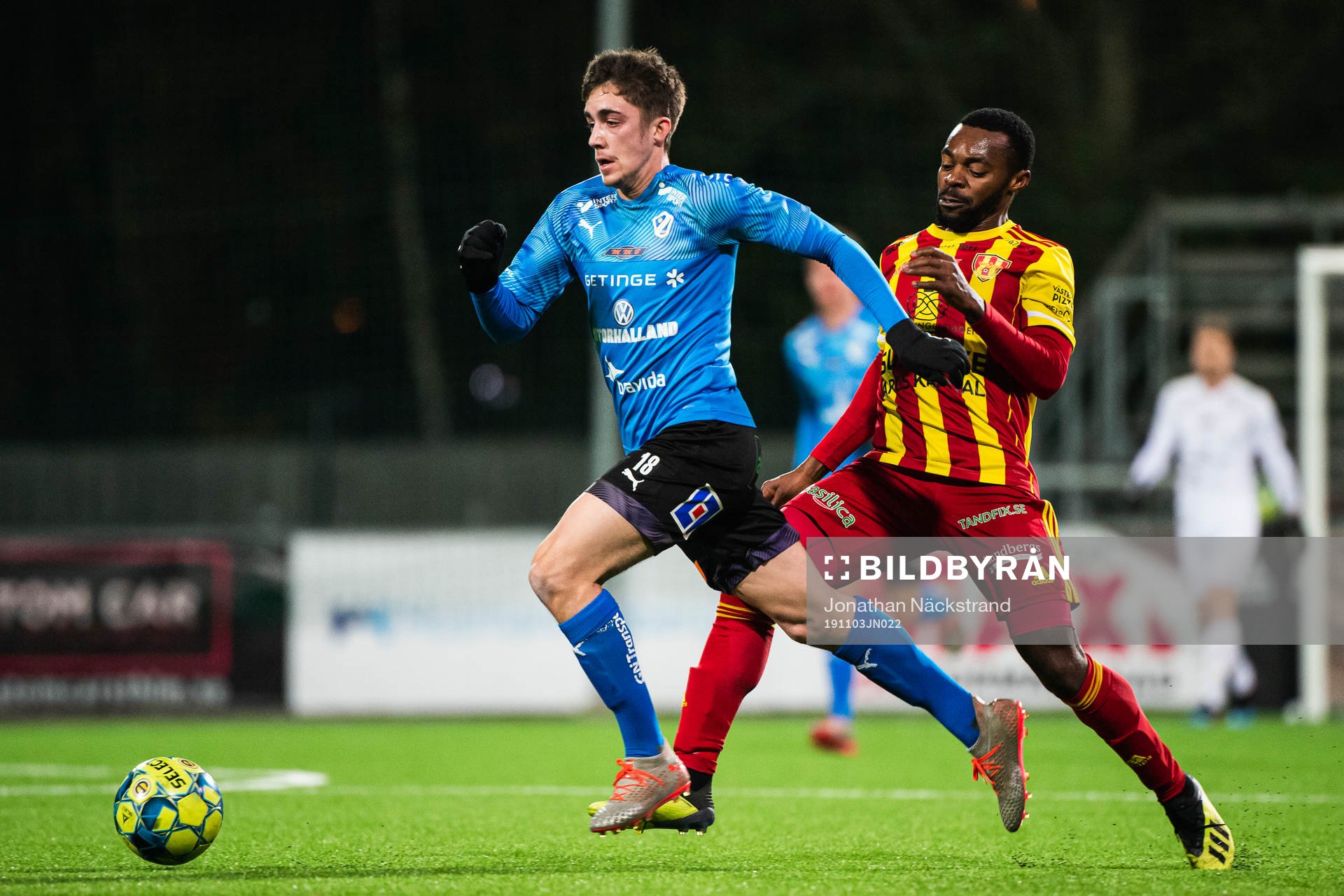 Halmstads Emil Tot Wikström och Syrianskas Success