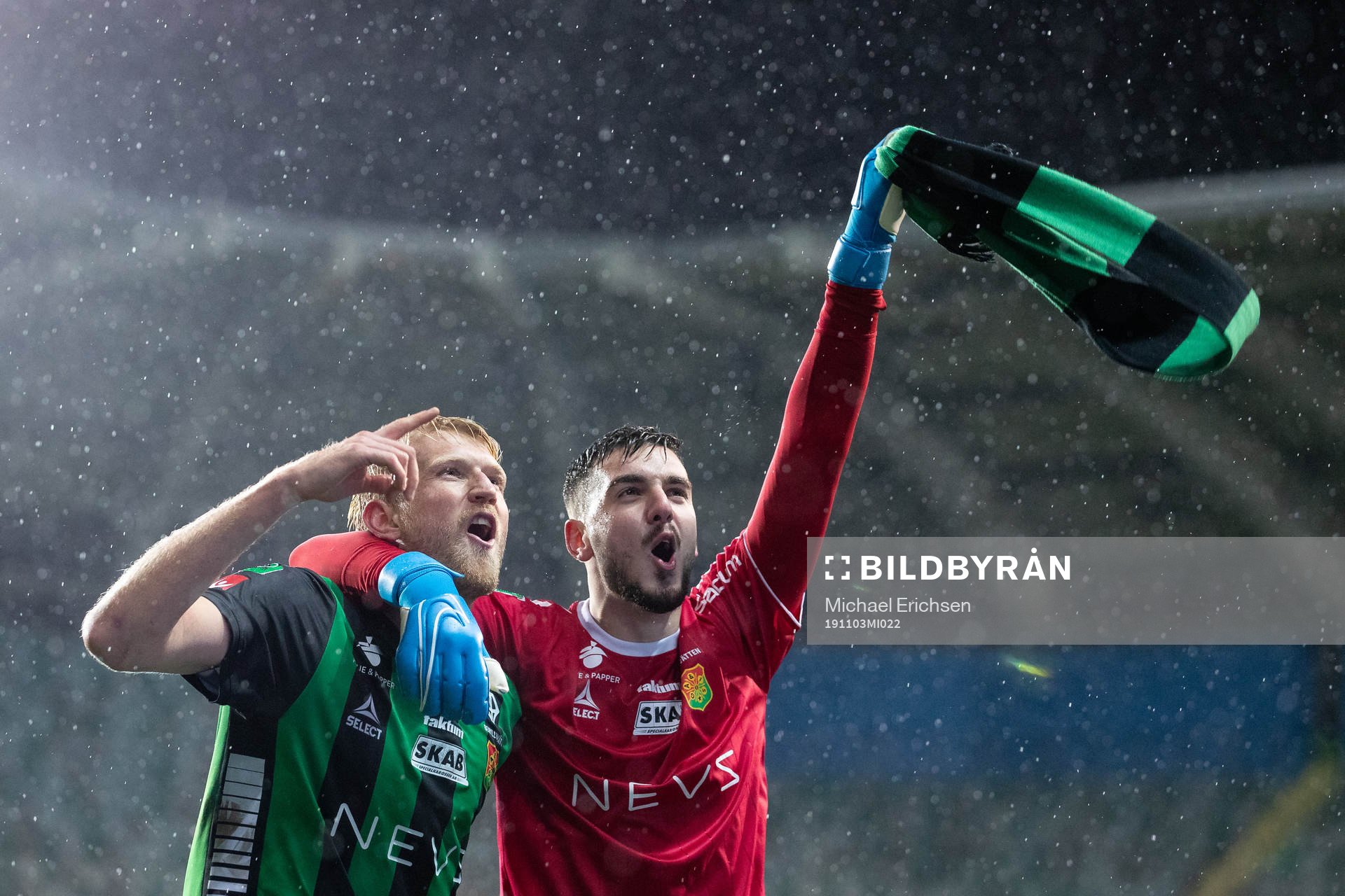 GAIS Carl Elfgren Nyström och målvakt Marko Johansson jublar efter fotbollsmatchen i Superettan mellan GAIS och Trelleborg den 3 november 2019 i Göteborg.