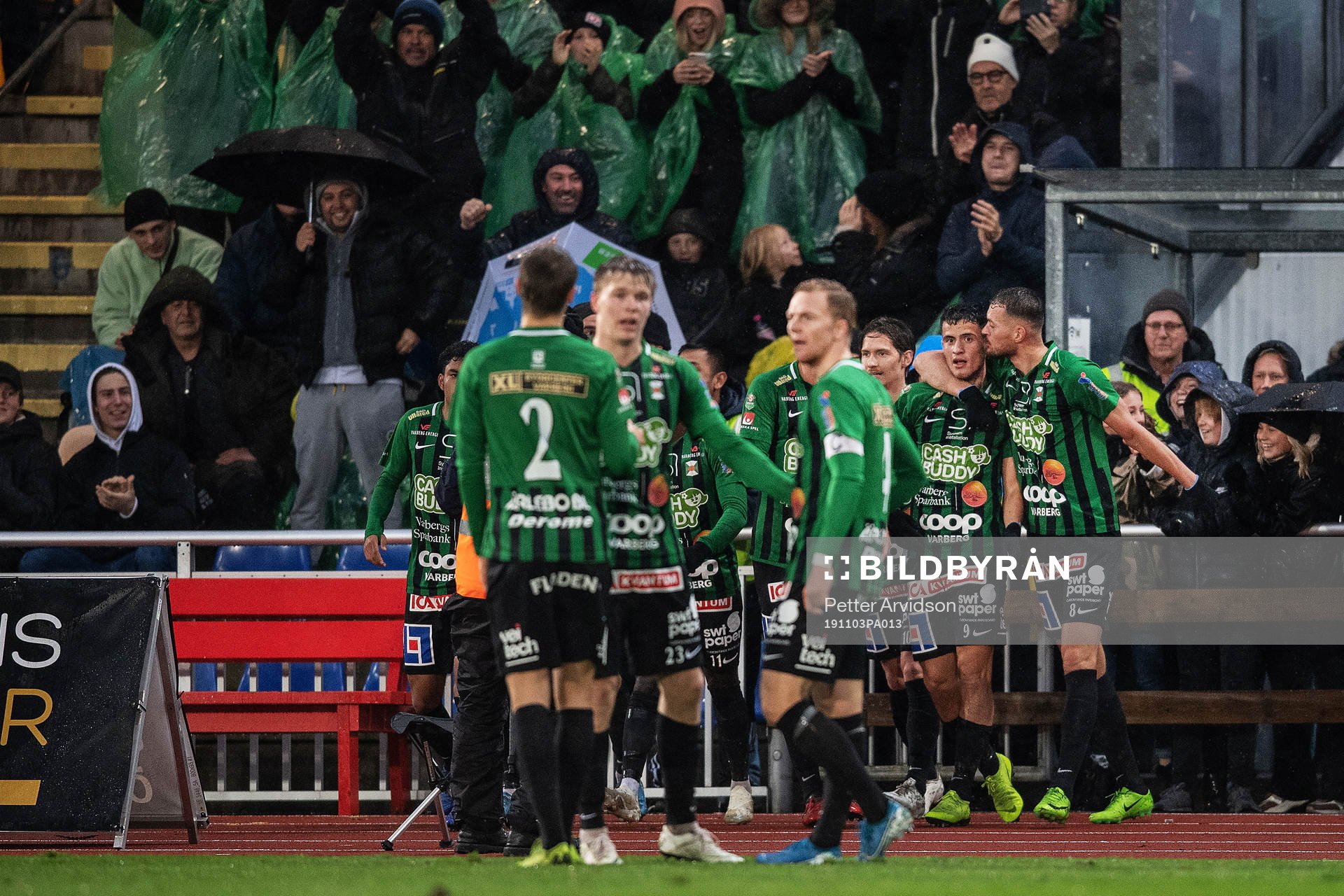Varbergs Astrit Seljmani jublar med Jonas Hellgren efter 1-1 under fotbollsmatchen i Superettan mellan Varberg och Mjällby den 3 november 2019 i Varberg.