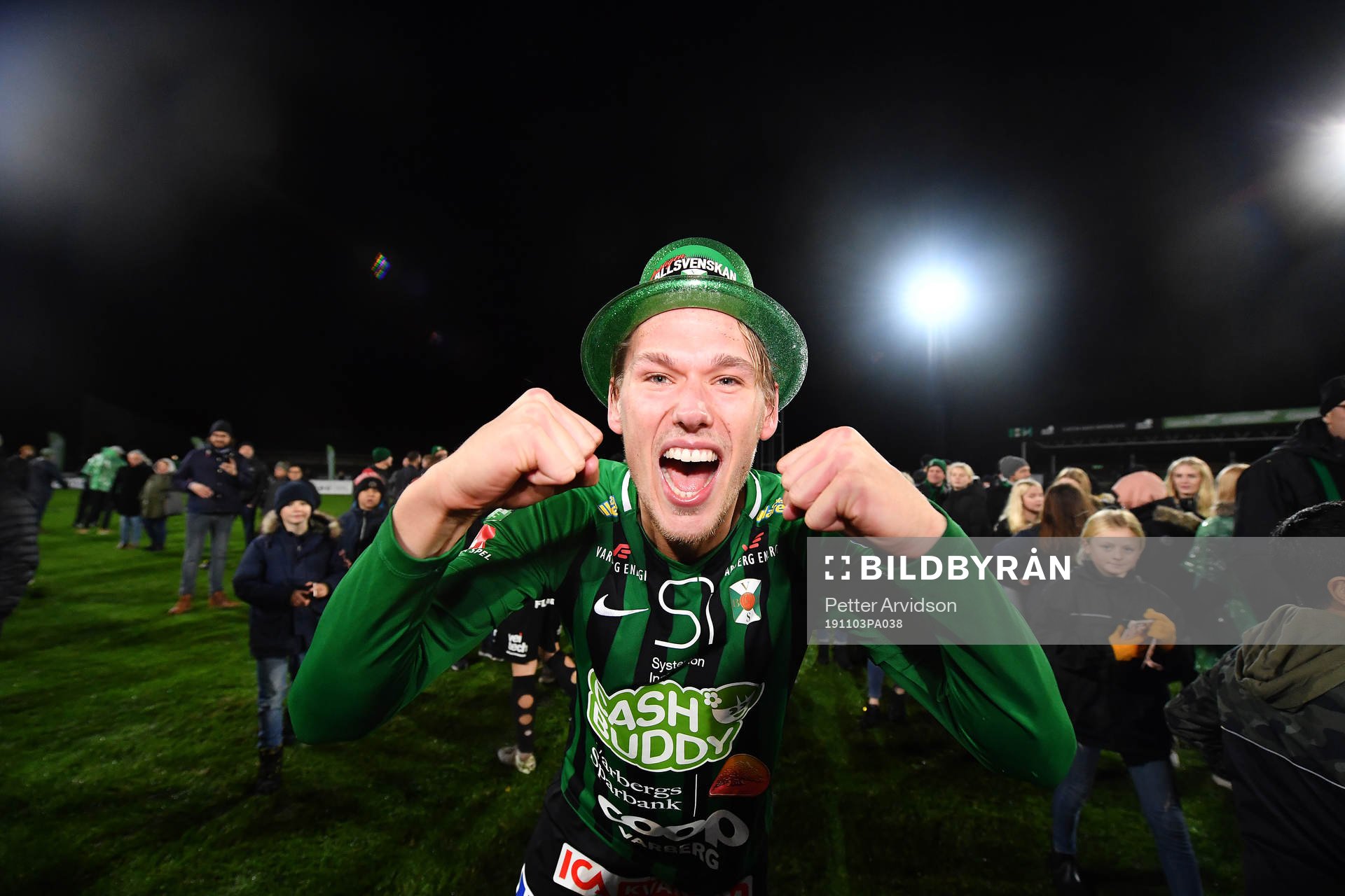 Varbergs Hampus Zackrisson  jublar