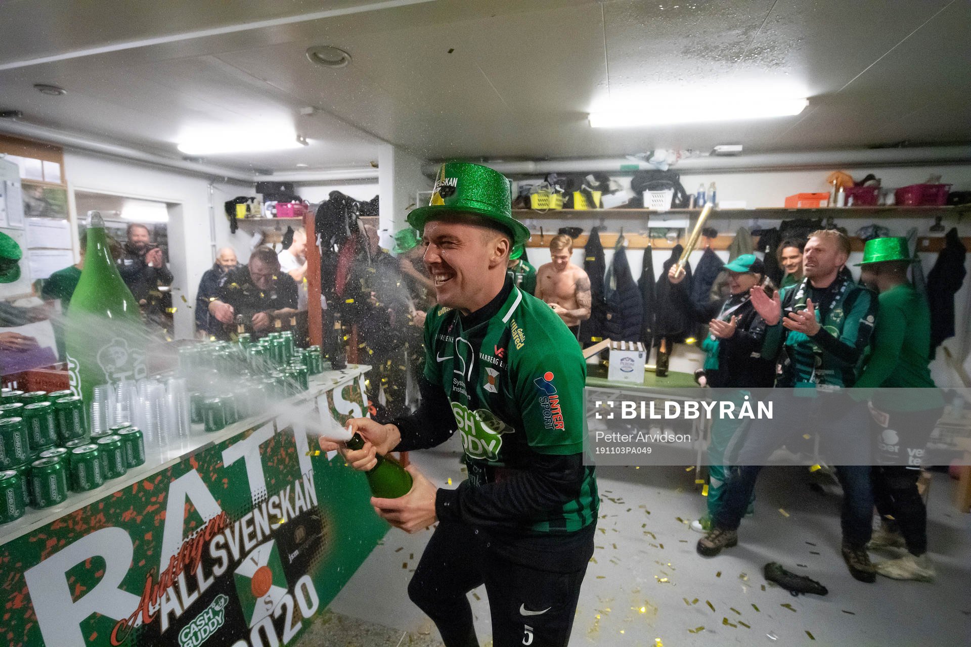 Varbergs Sebastian Möller jublar i omklädningsrummet