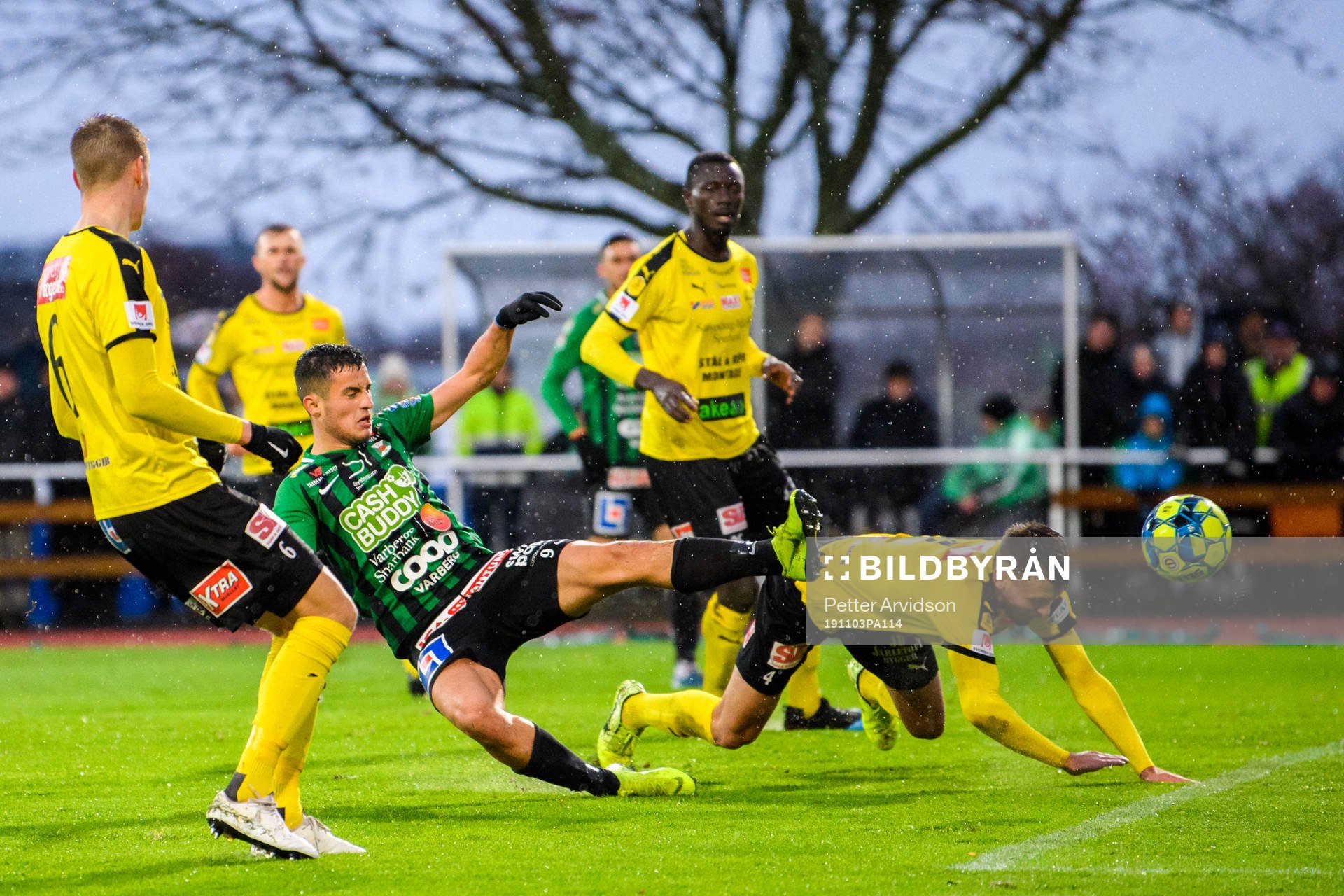 Varbergs Astrit Seljmani och Mjällbys Adi Terzic