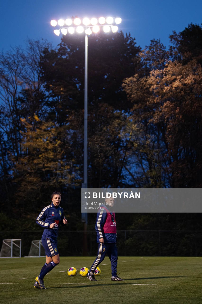 Pauline Hammarlund and head coach Peter Gerhardsson of the