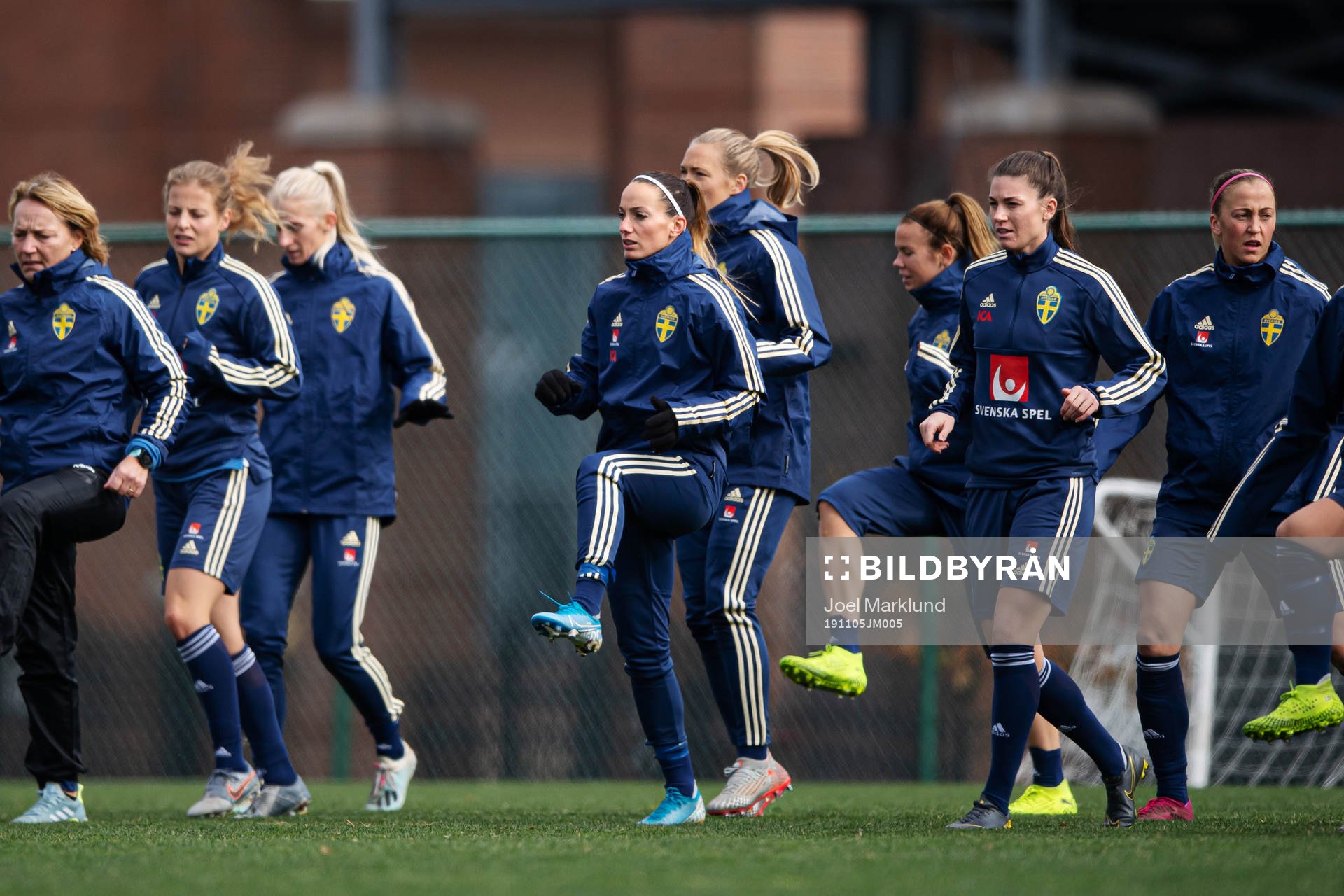 Kosovare Asllani and Pauline Hammarlund of the Swedish