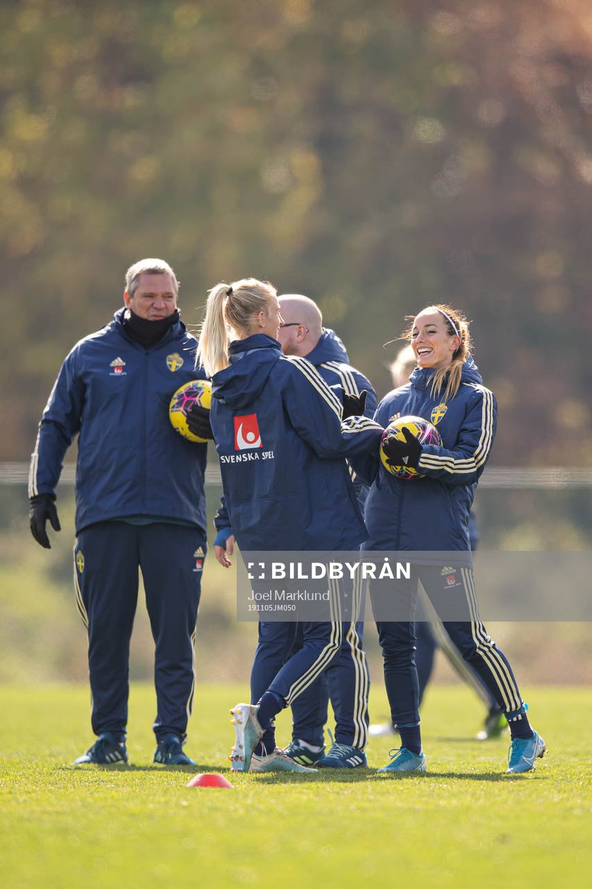 Sofia Jakobsson and Kosovare Asllani of the Swedish