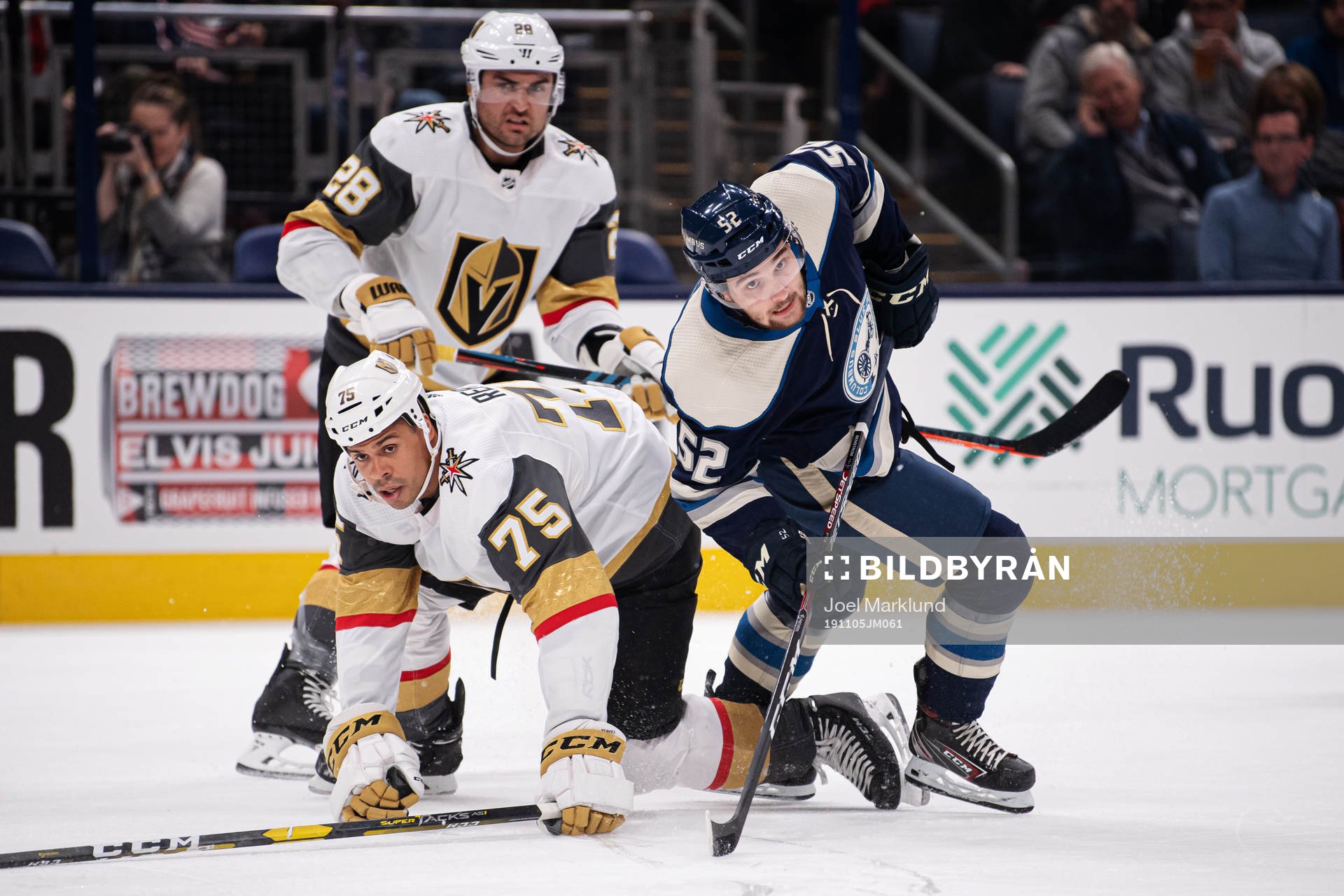 Vegas Ryan Reaves and William Carrier in action against