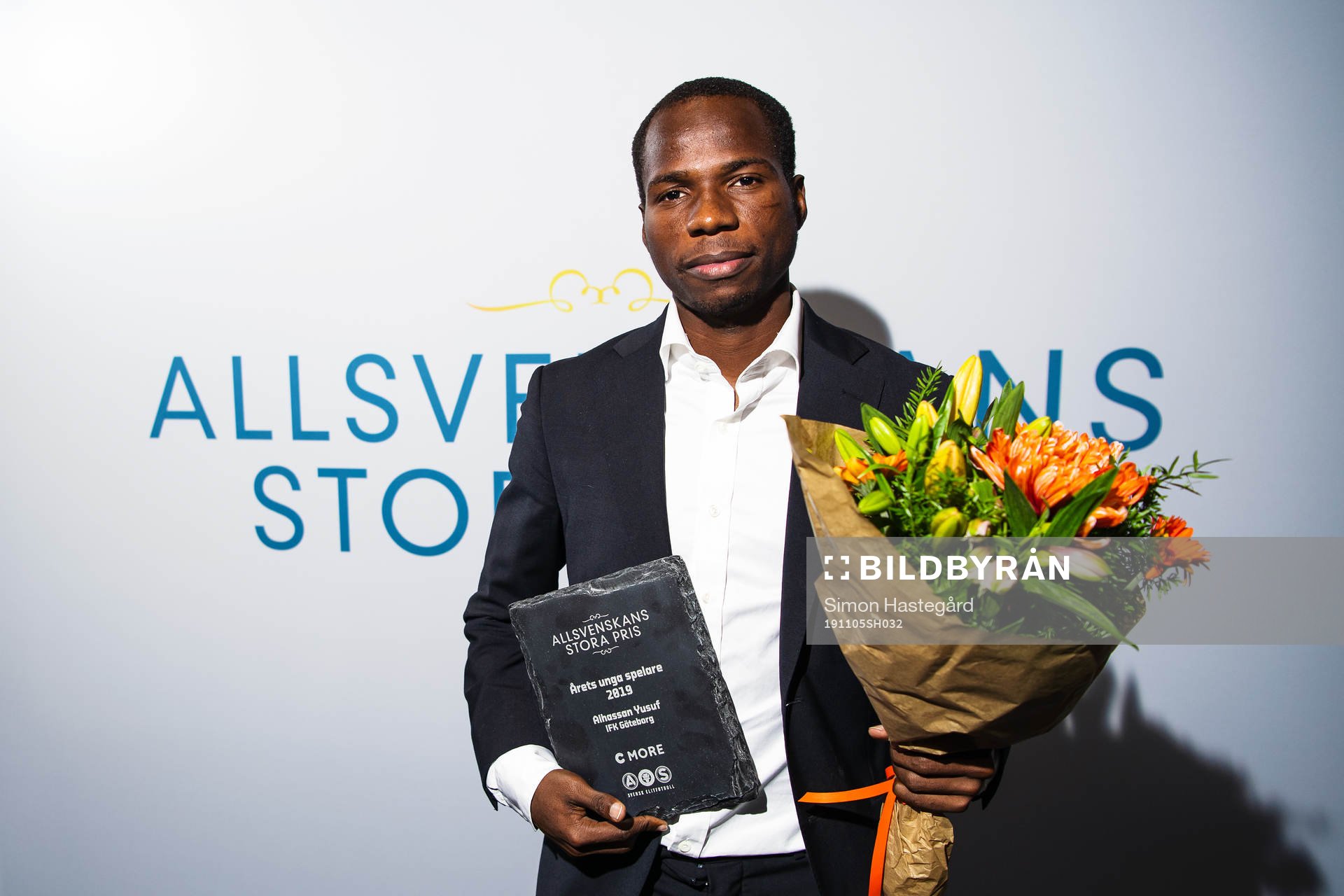 Vinnaren av Årets unga spelare IFK Göteborgs Alhassan Yussuf poserar för ett porträtt under Allsvenskans Stora Pris den 5 november 2019 i Stockholm.