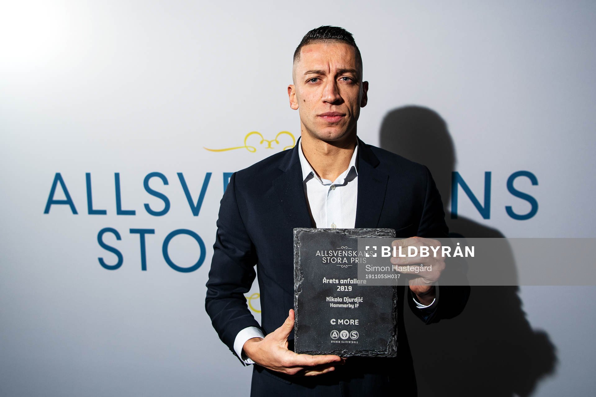 Vinnaren av Årets anfallare Hammarbys Nikola Djurdjic poserar för ett porträtt under Allsvenskans Stora Pris den 5 november 2019 i Stockholm.