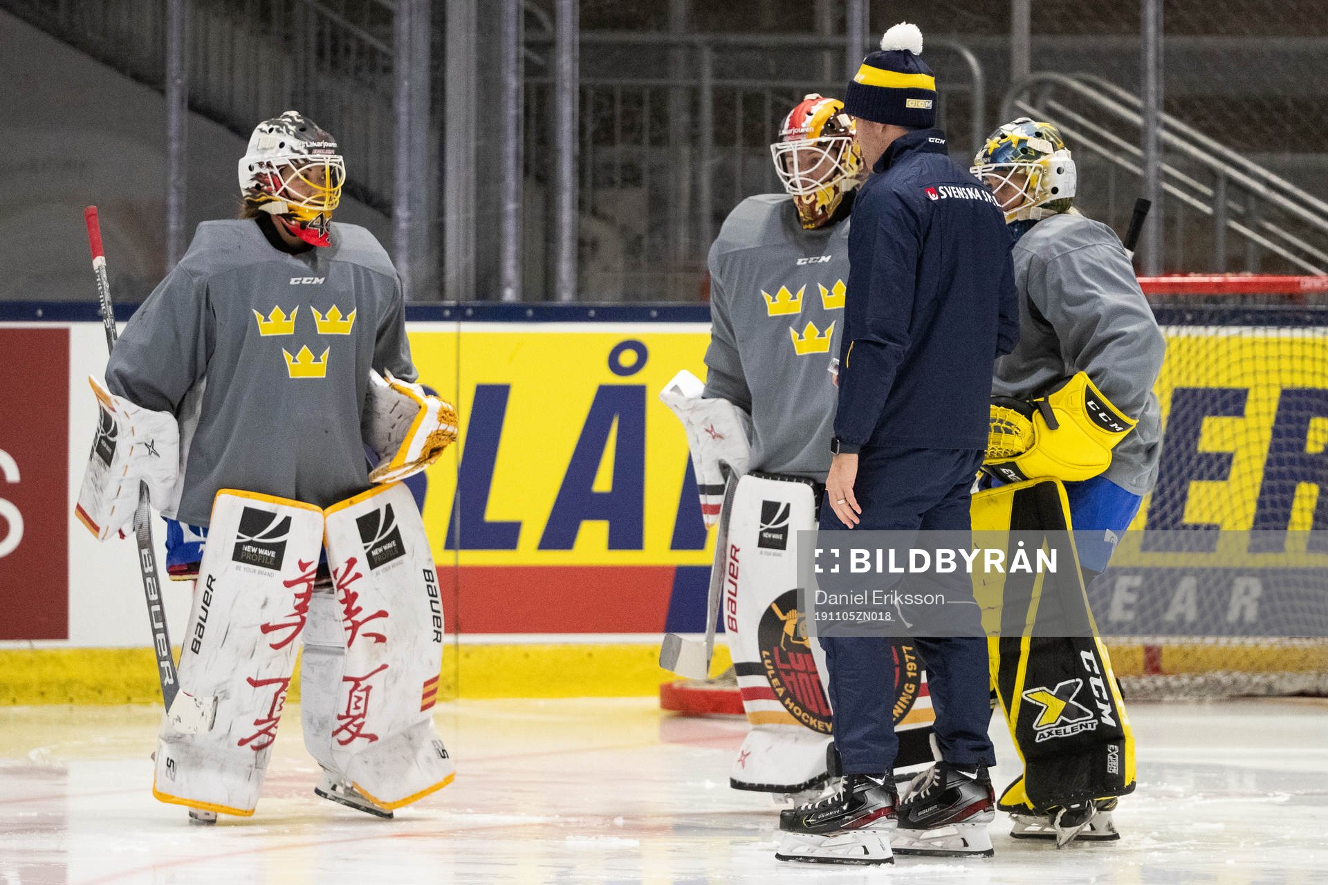 Minatsu Murase, Sara Grahn, Goalie Coach Ola Kahem and