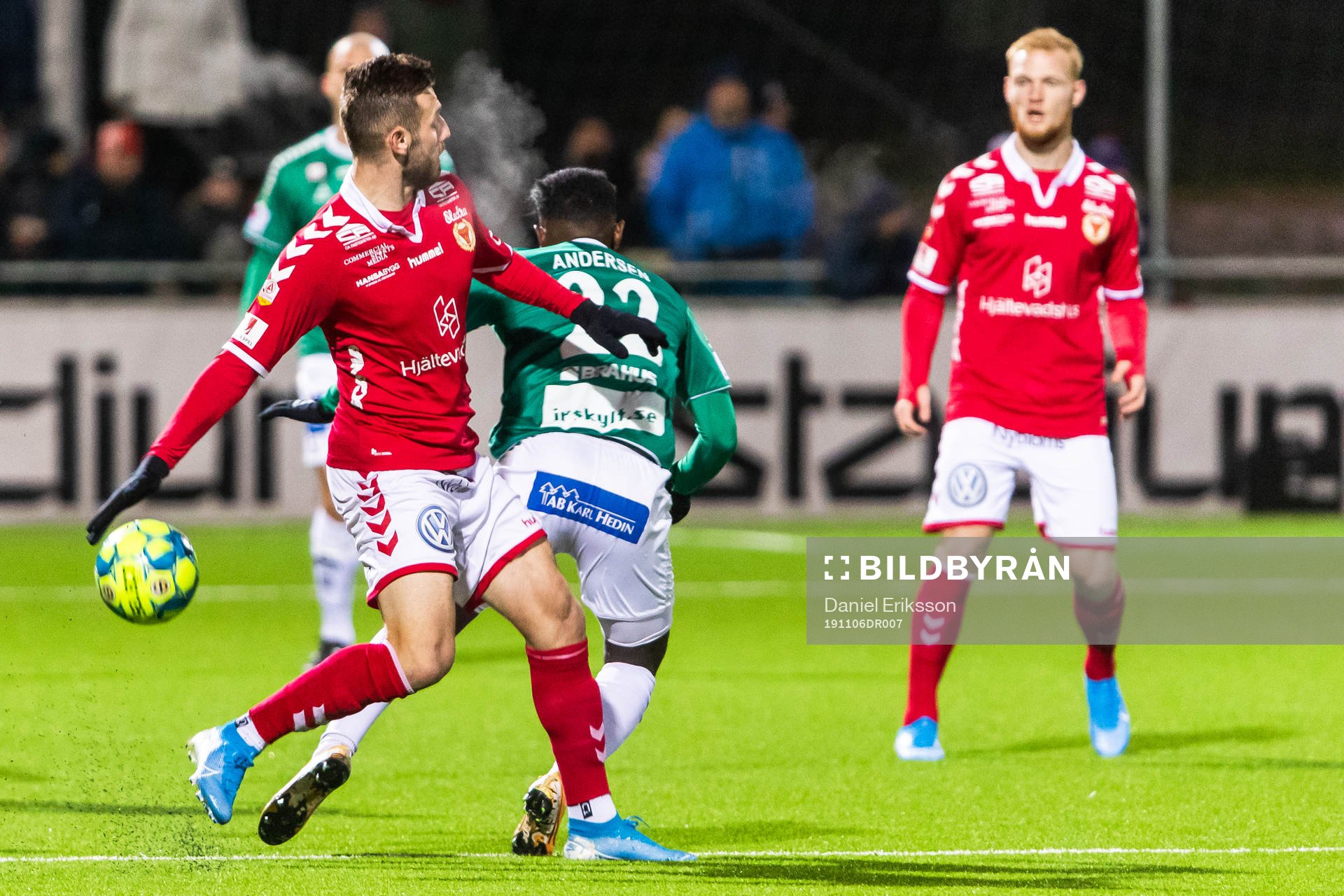 Kalmars Fidan Aliti och Brages Kristian Andersen i kamp om