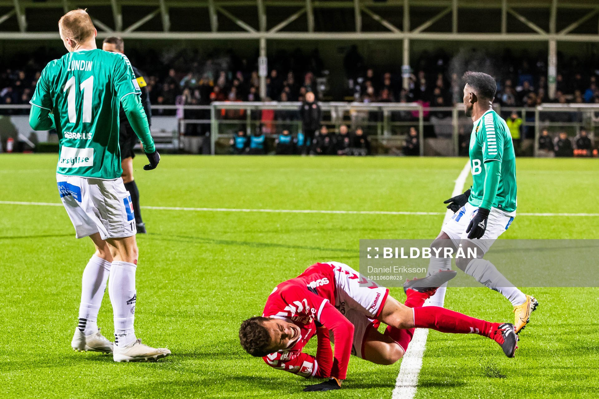 Kalmars Herman Hallberg faller efter en duell med Brages Anton Lundin under fotbollsmatchen i kvalet till Allsvenskan mellan Brage och Kalmar den 6 november 2019 i Leksand.