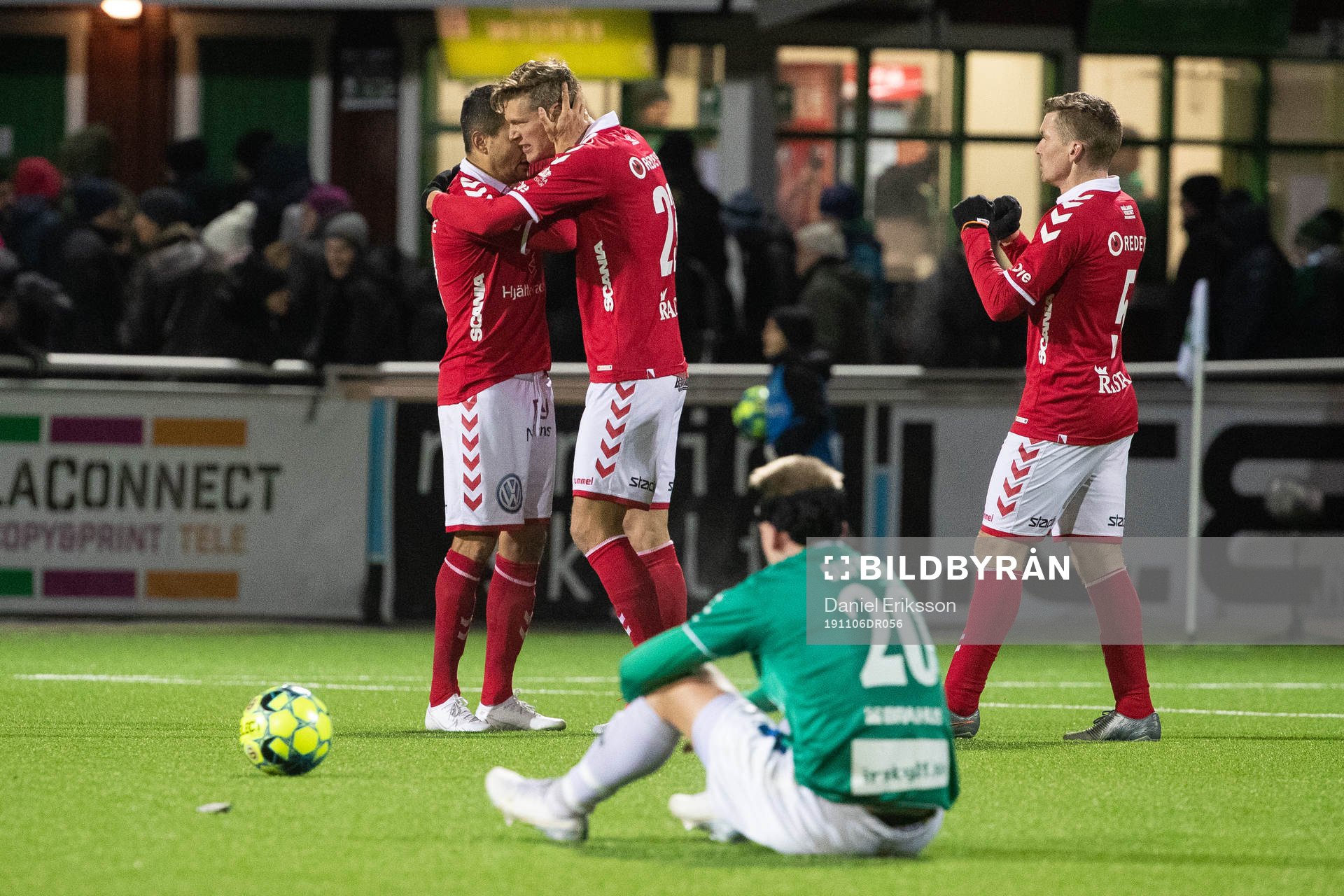 Kalmars spelarna jublar