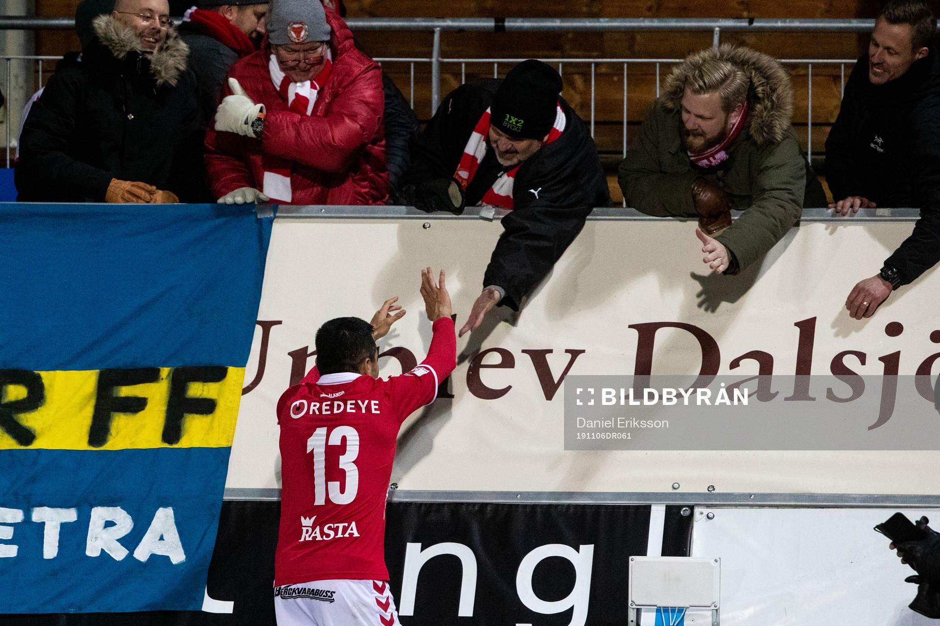 Kalmars Emin Nouri jublar med fansen efter segern fotbollsmatchen i kvalet till Allsvenskan mellan Brage och Kalmar den 6 november 2019 i Leksand.