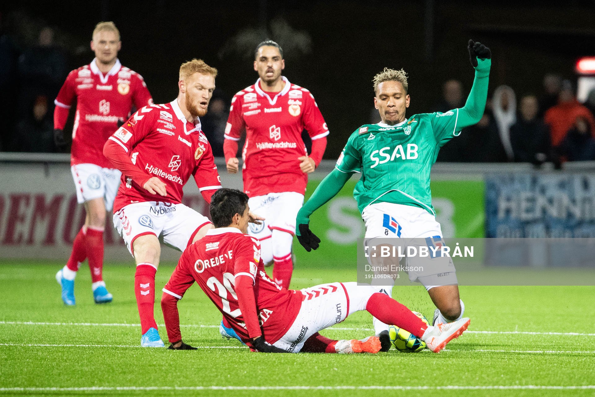 Kalmars Carl Gustafsson och Brages Seth Kanteh Hellberg